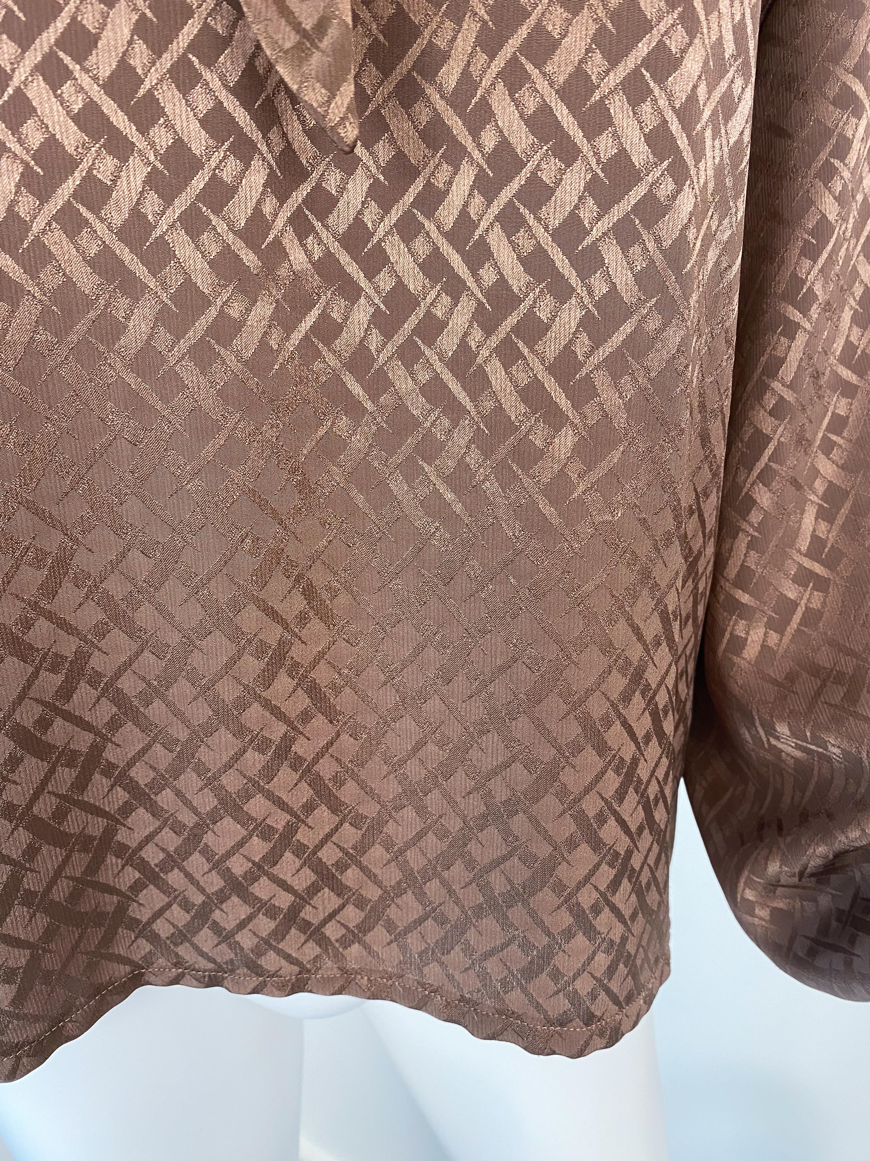 Silky Viscose Bow Blouse Top Cocoa Brown Geometric Print Size 6/8, 1980s For Sale 3