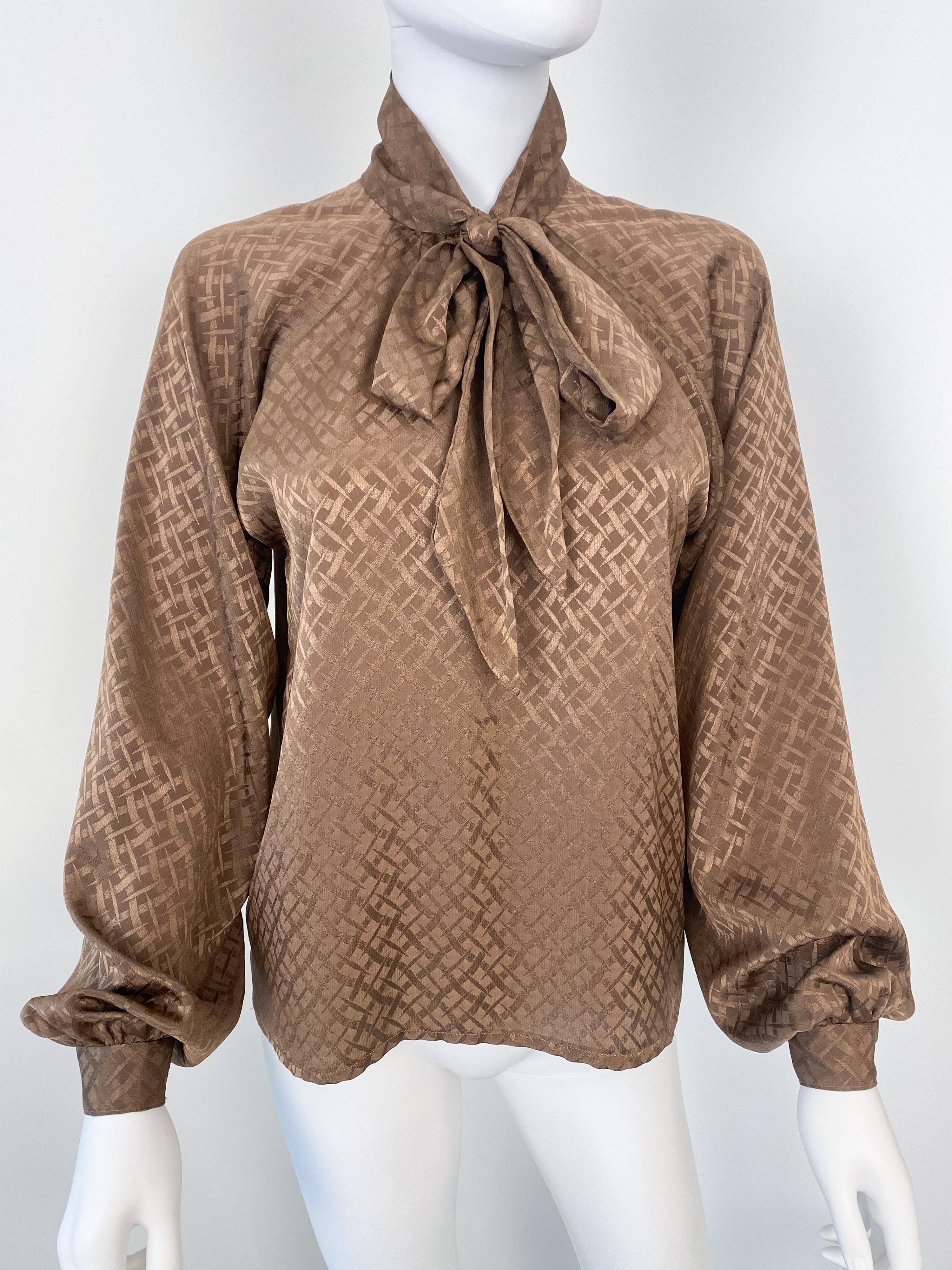Silky Viscose Bow Blouse Top Cocoa Brown Geometric Print Size 6/8, 1980s For Sale 5