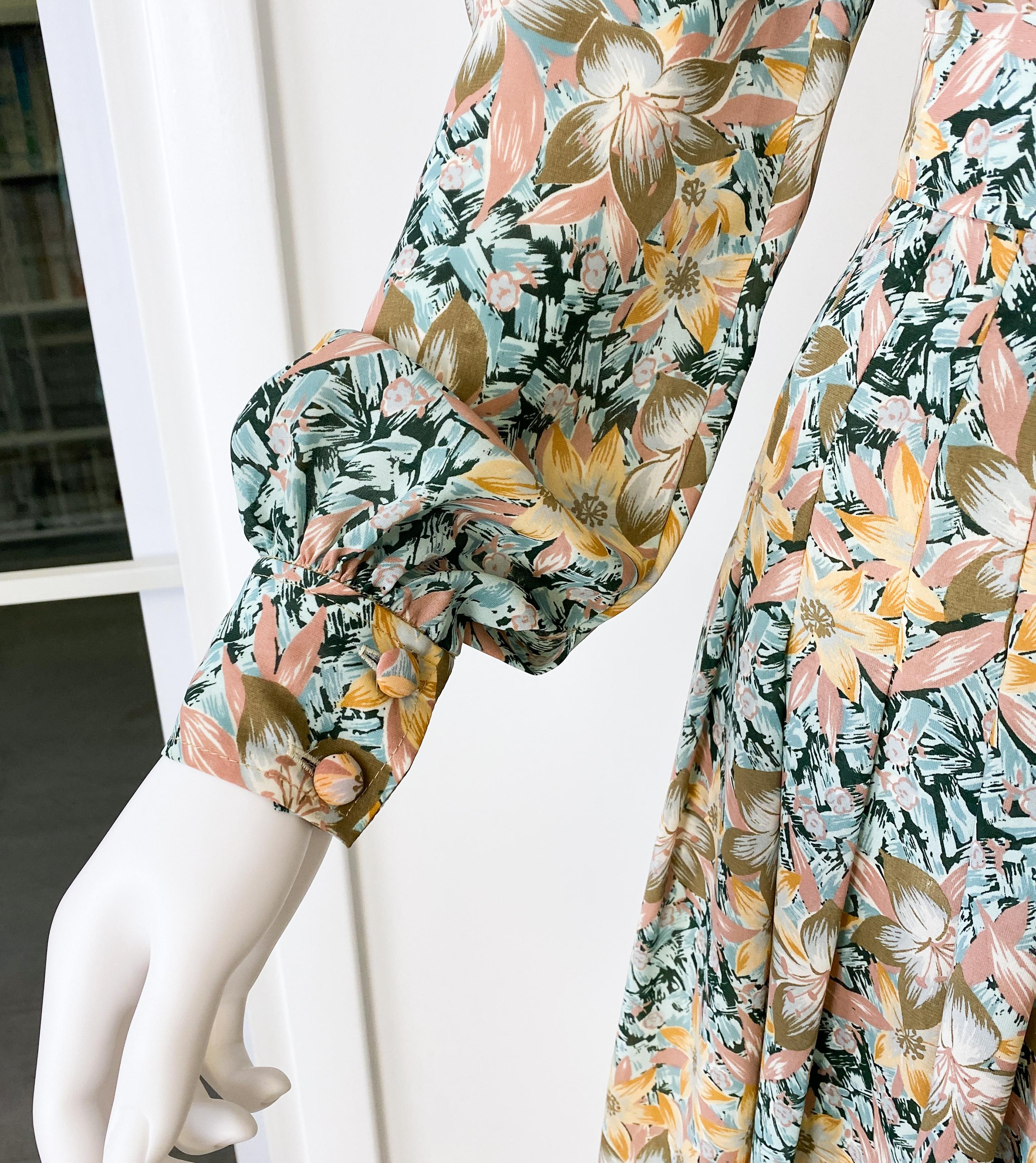 Robe de cocktail plissée en viscose soyeuse avec imprimé floral Paisley Taille 8/10, années 1960 en vente 7