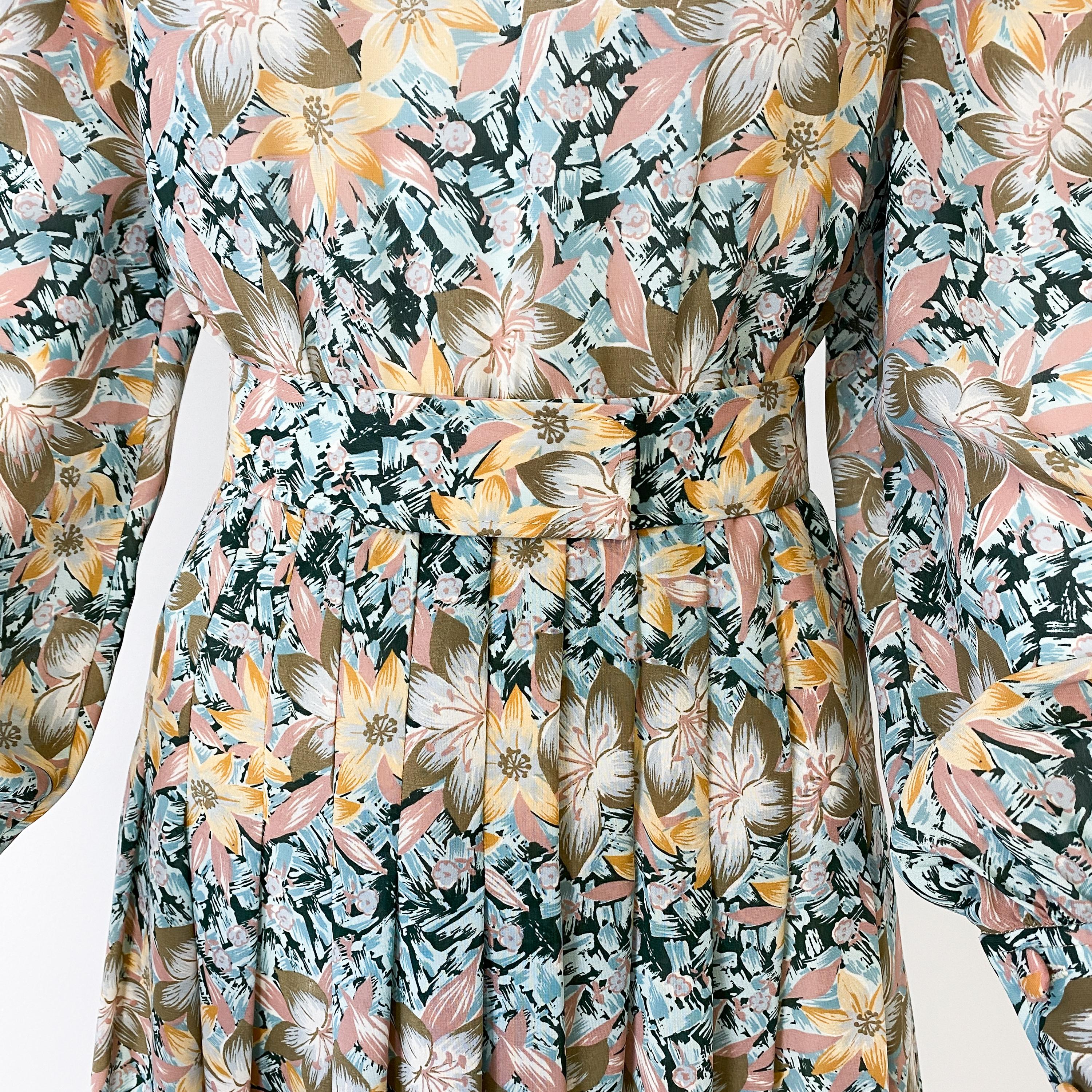 Robe de cocktail plissée en viscose soyeuse avec imprimé floral Paisley Taille 8/10, années 1960 en vente 8
