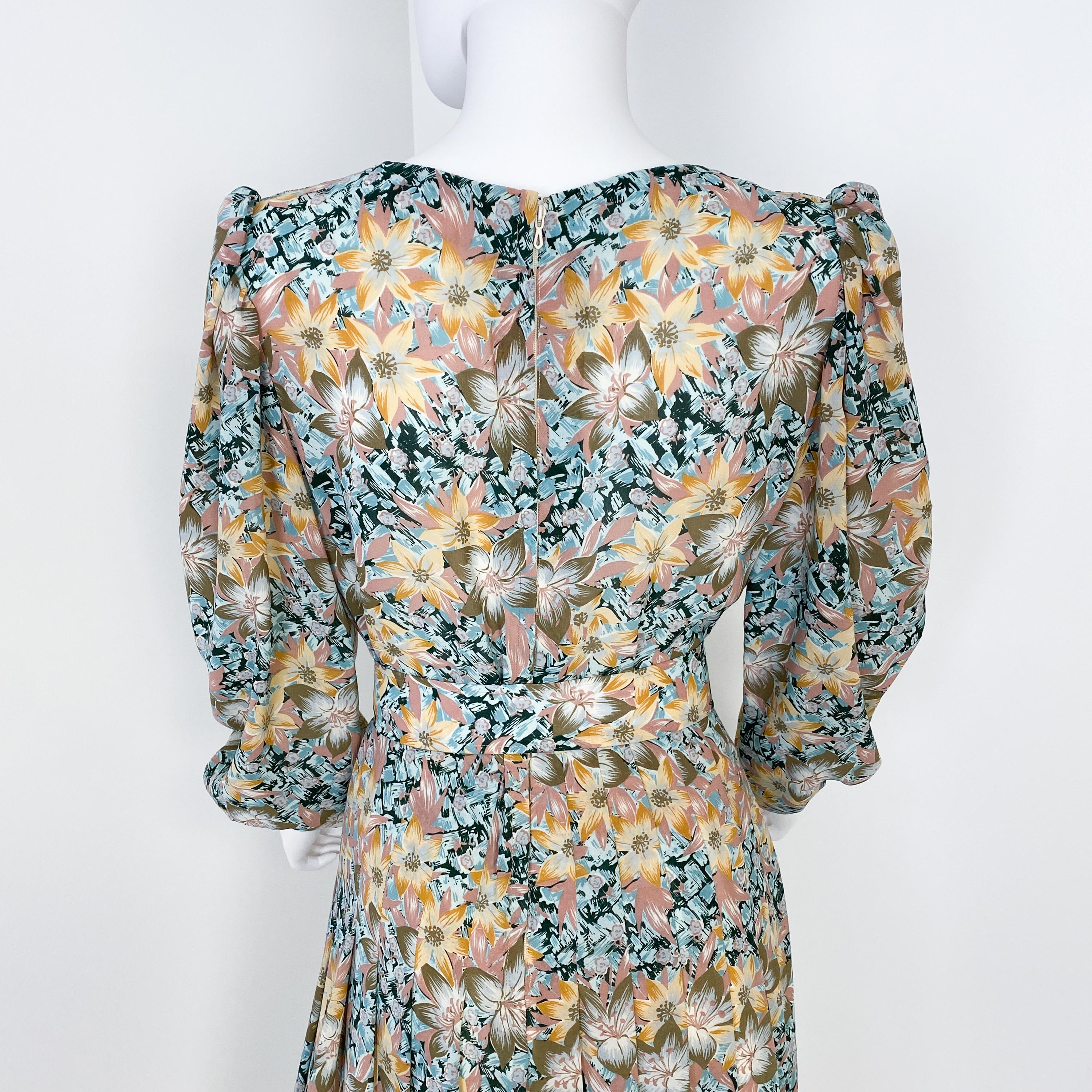 Robe de cocktail plissée en viscose soyeuse avec imprimé floral Paisley Taille 8/10, années 1960 en vente 14