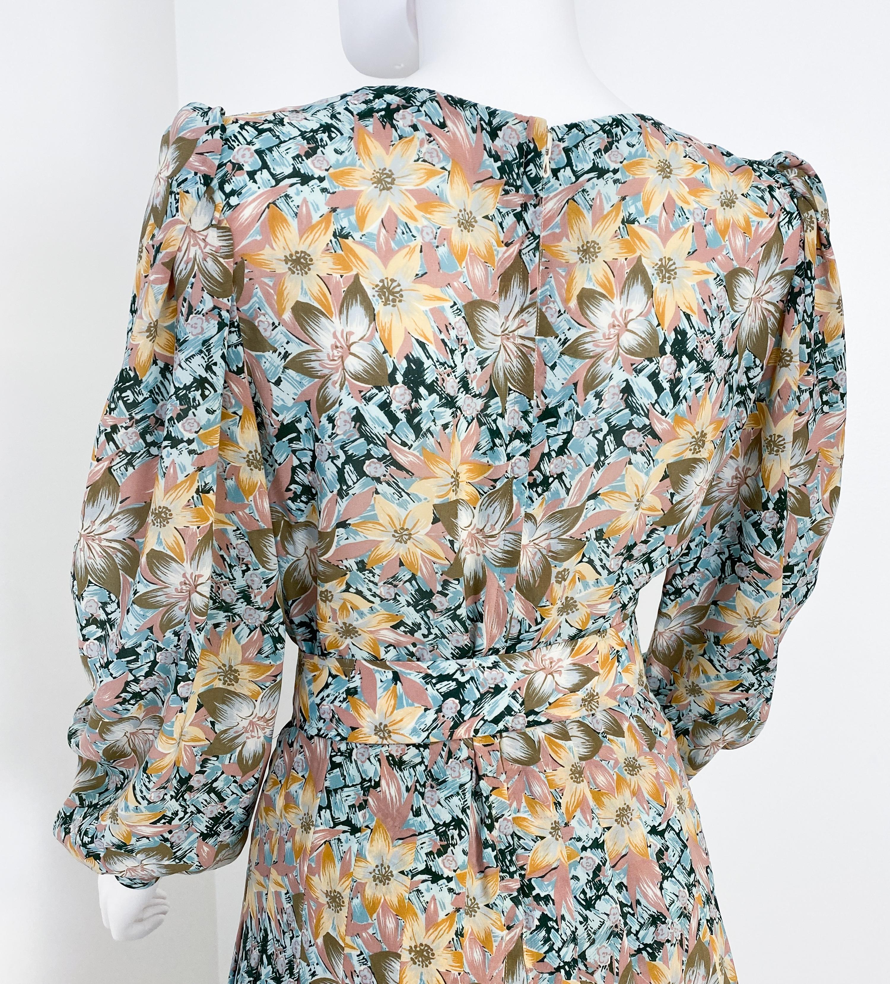 Robe de cocktail plissée en viscose soyeuse avec imprimé floral Paisley Taille 8/10, années 1960 en vente 15