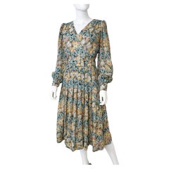 Silky Viscose Pleated Cocktail Dress with Floral Paisley Print Size 8/10, 1960s