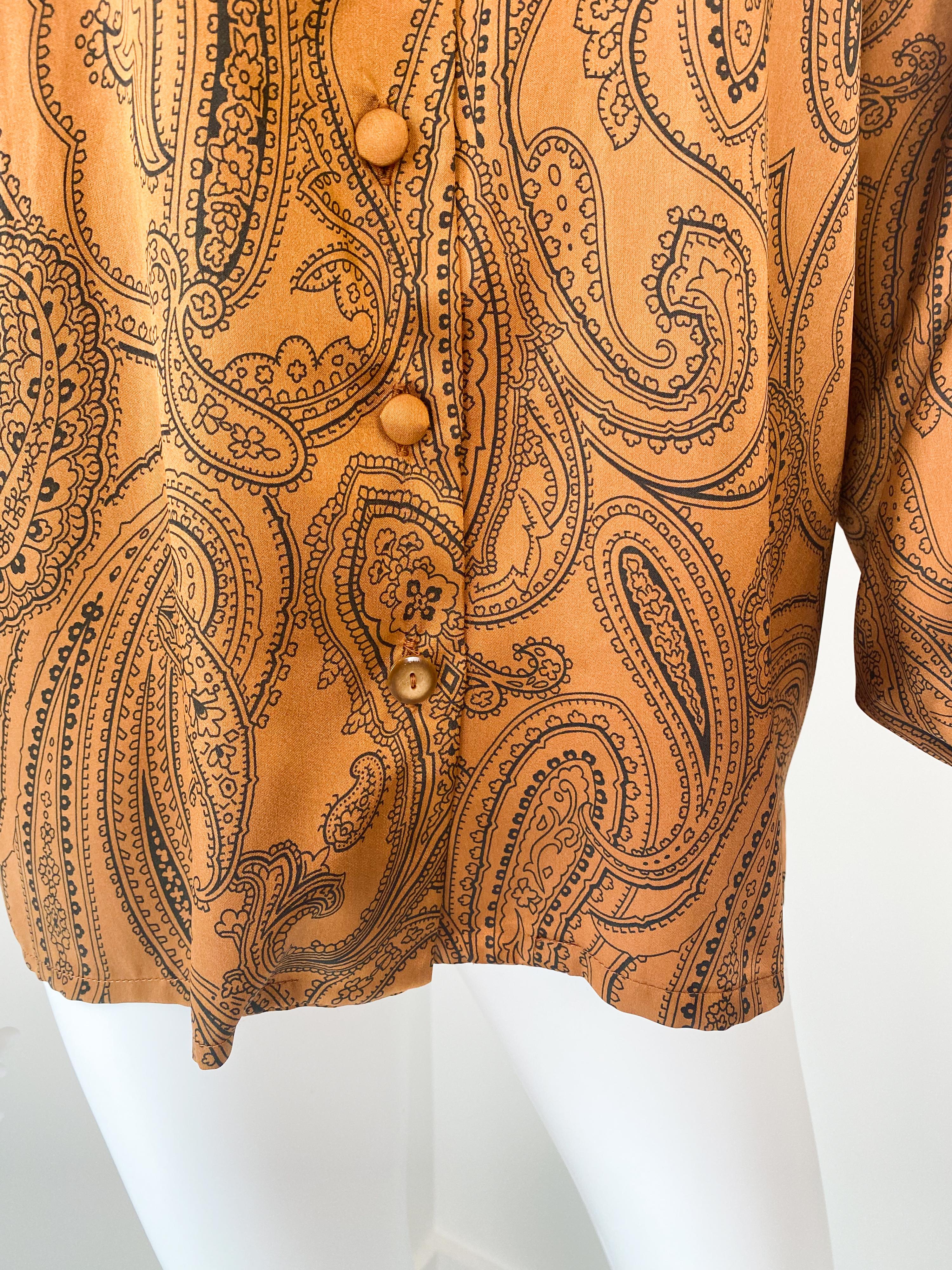 Blusa con Lazo de Viscosa Sedosa, Azafrán y Paisley Negro, Talla 12/14, Años 80 en venta 6