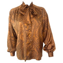 Blusa con Lazo de Viscosa Sedosa, Azafrán y Paisley Negro, Talla 12/14, Años 80
