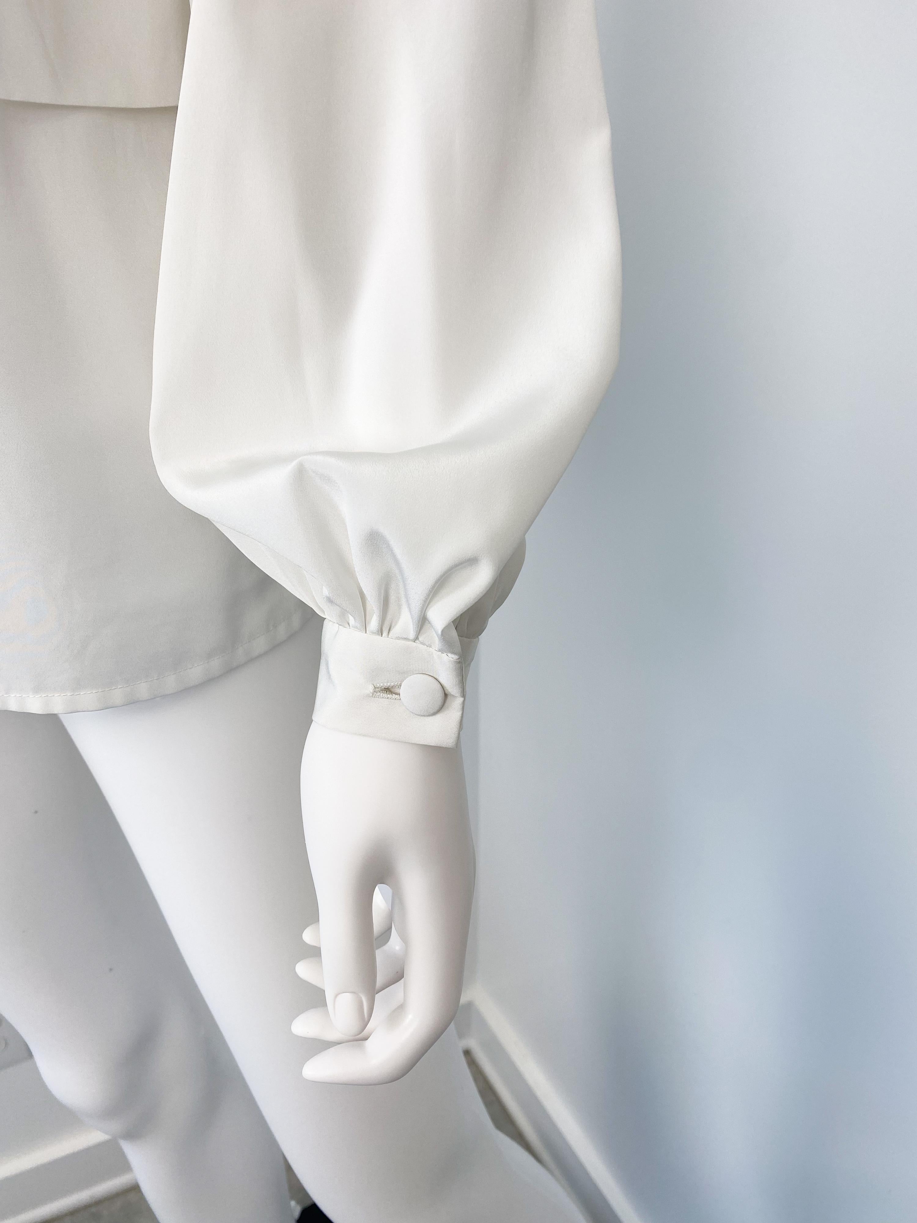 Silky Viscose White Blouse Top with Origami Pleat Size 10/12 circa 1970 im Angebot 1