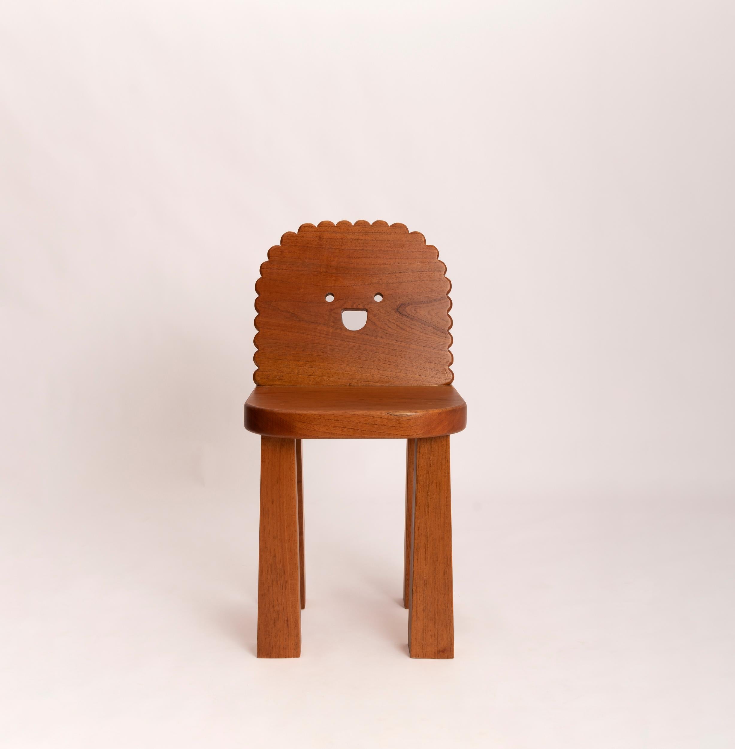 “Silla Sol”
Silla Sol chair is not just a chair but a Mexican cookie-inspired chair, a happy face object that livens up any space it enters. You can sit on it, you can place your favorite books on it, your favorite plant, etc. Whoever enters the
