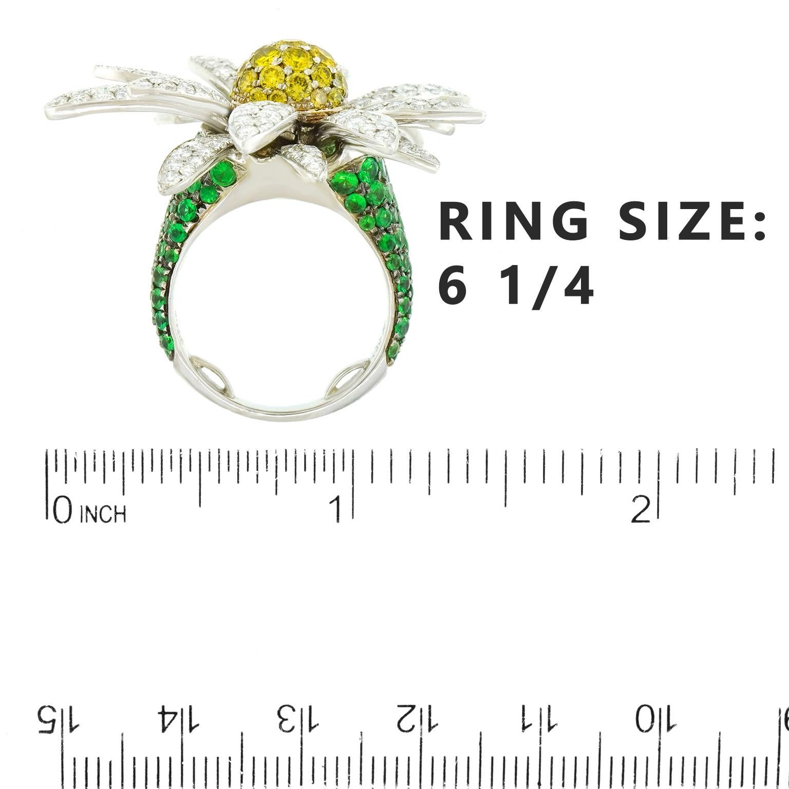 Sillam, Paris, Extra Large Daisy Ring In Excellent Condition In Litchfield, CT