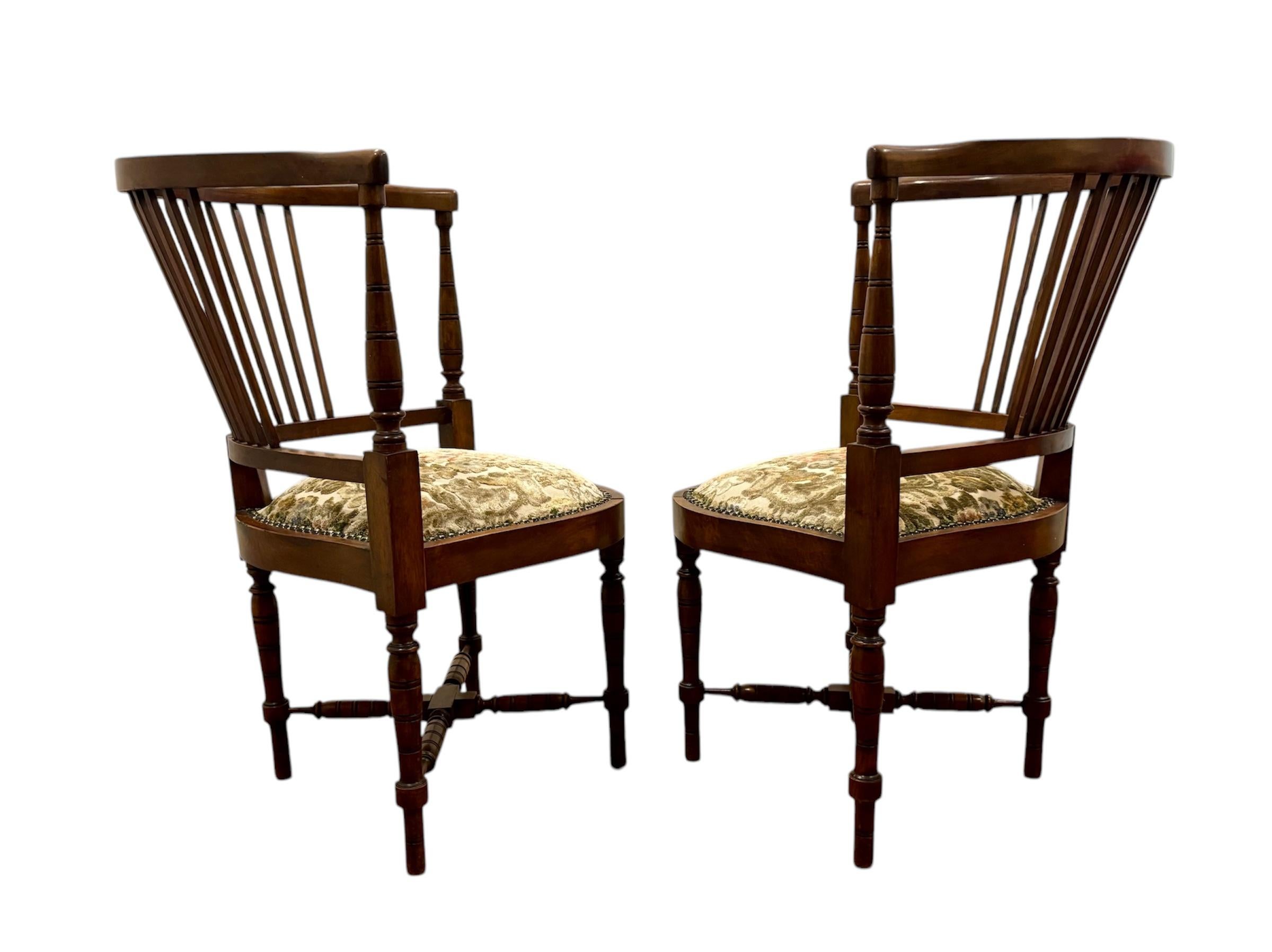 Sillas esquineras victorianas en vente 1