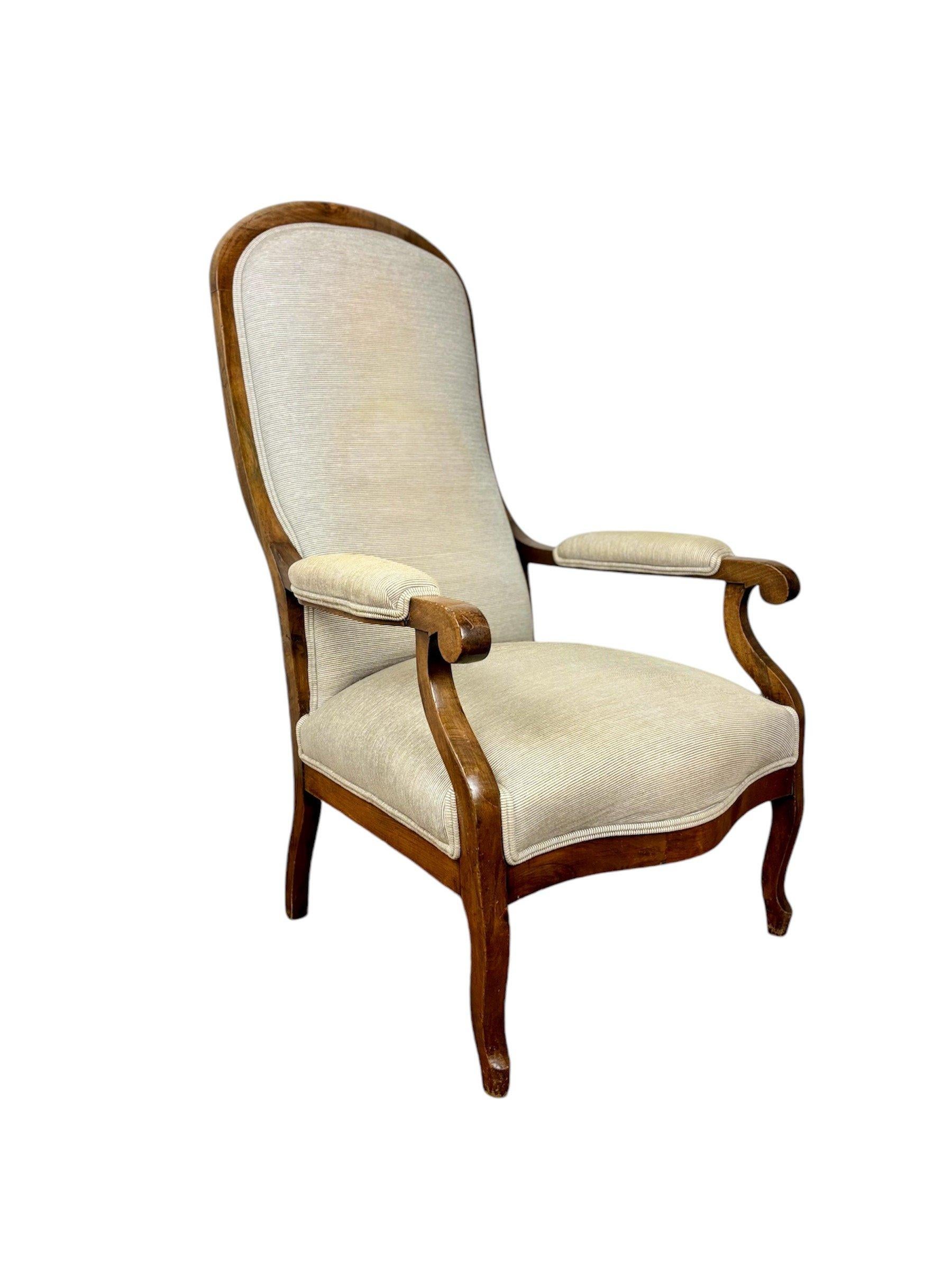 Sillón Voltaire francés Circa 1.940, realizado en madera de nogal en Bueno estado para la venta en VALÈNCIA, ES