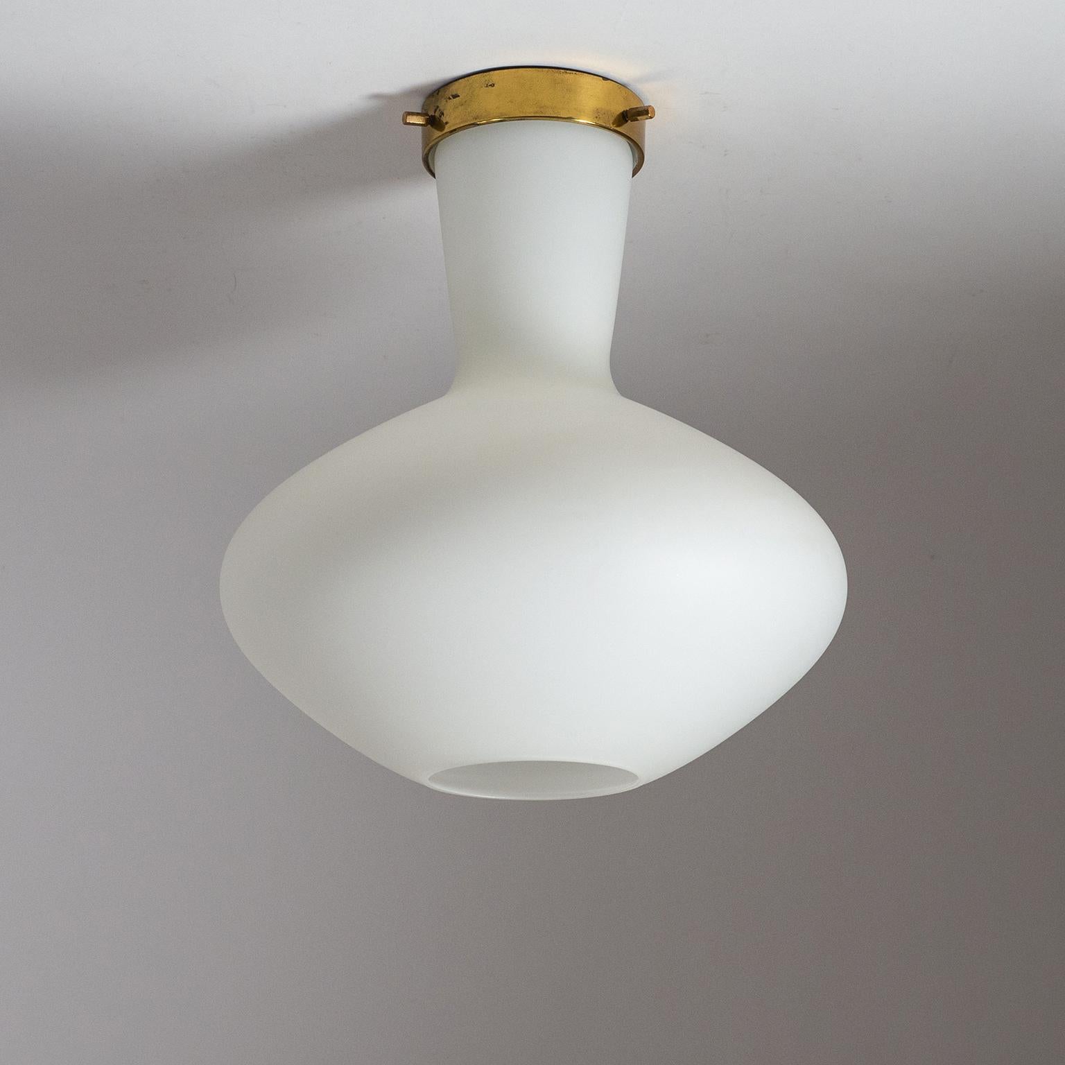 Elegant modernist satin glass flush mount by Stilnovo from the 1950s. A minimalist brass backplate holds a lovely sculpted blown glass diffuser with a satin finish. Very fine original condition with minor wear. One original brass and ceramic E27