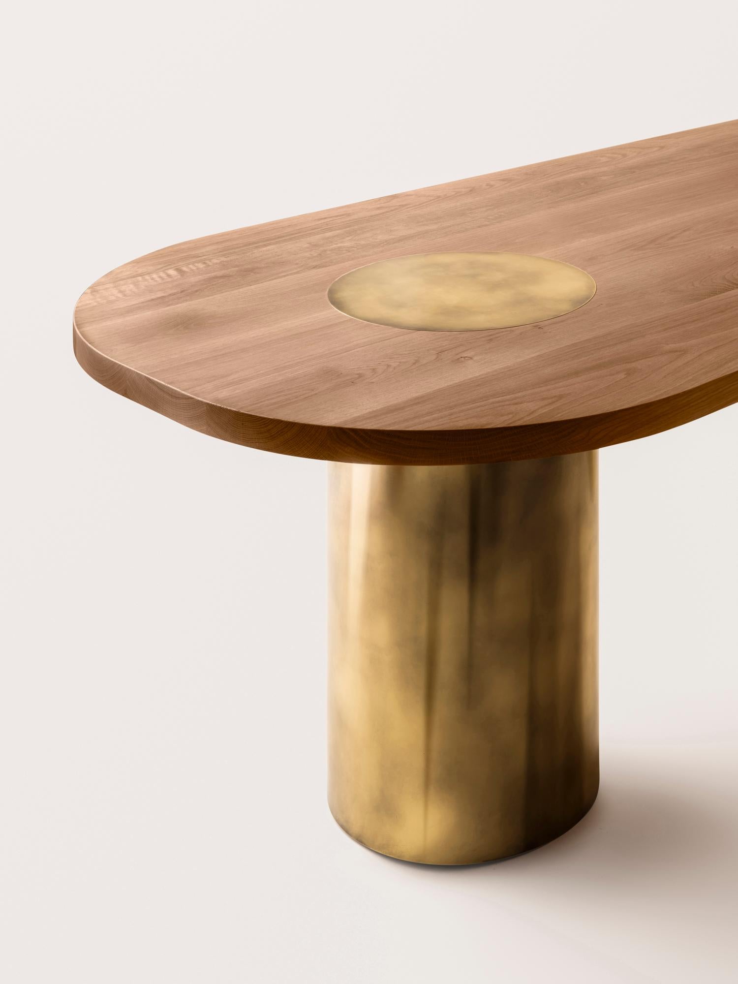 Silo Dining Table - Natural Oak and Burnished Brass In New Condition For Sale In New York, NY