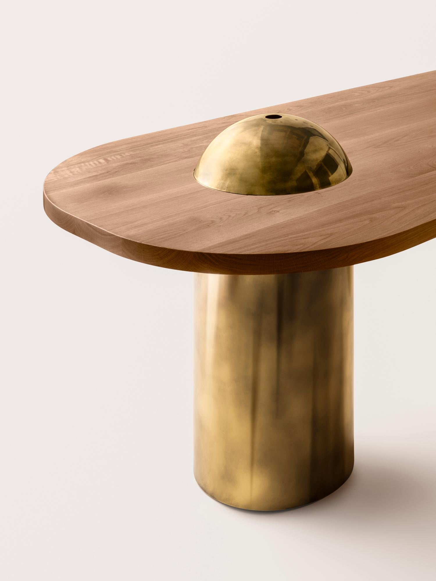 Konekt Silo Dining Table - Natural Oak and Burnished Brass en vente 2