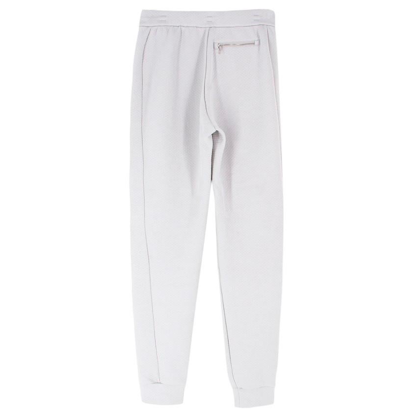 Silou Active London Gaia Sweatpants

- Smart and tailored 
- Drawstring closure
- Tapered ankles
- Zippered pockets on the front sides and rear right side
- Silver-tone hardware
- Quilted
- Soft jersey lining

Approx.
Waist: 34cm
Front rise: