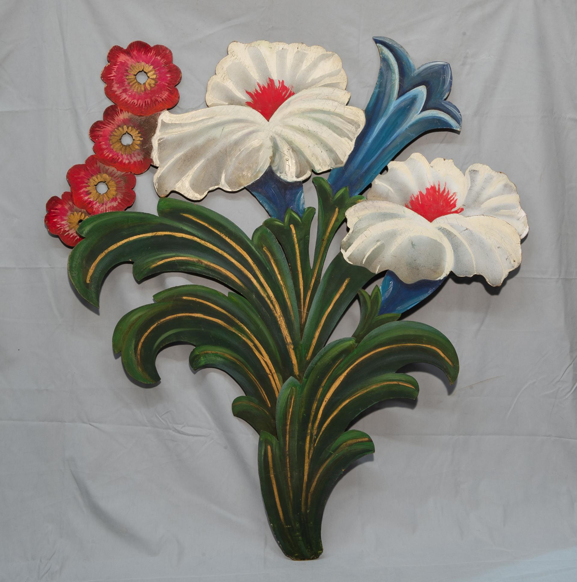 Plywood Shape of Vases with Flowers - Movie Theater - In Good Condition For Sale In Alessandria, Piemonte