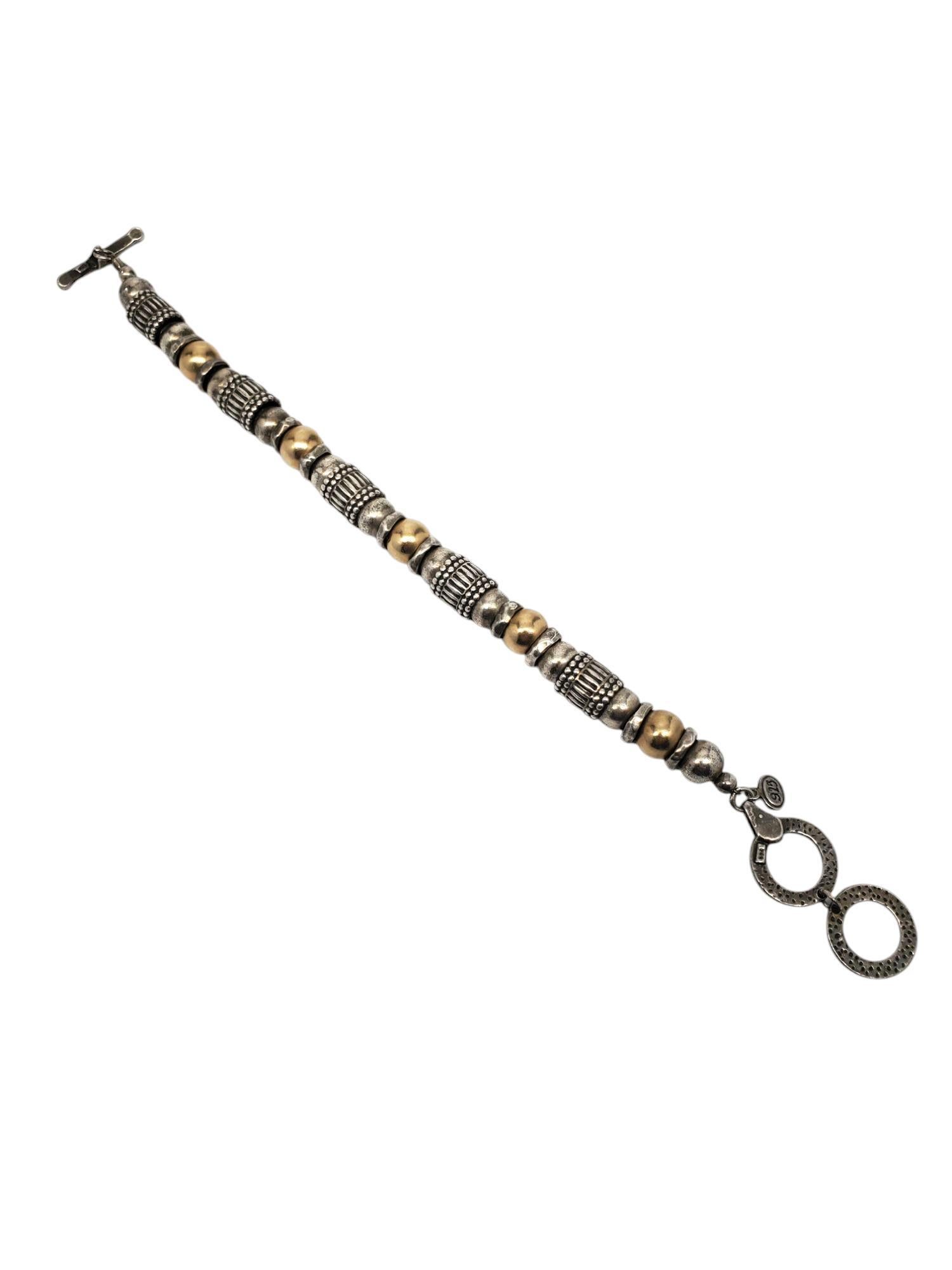 Silpada Sterling Silver & Gold Tone Bead Bracelet -

This unique bracelet features polished & etched sterling silver beads hand strung between 5 gold tone beads with a toggle clasp by Sipada.

Size: 8.5