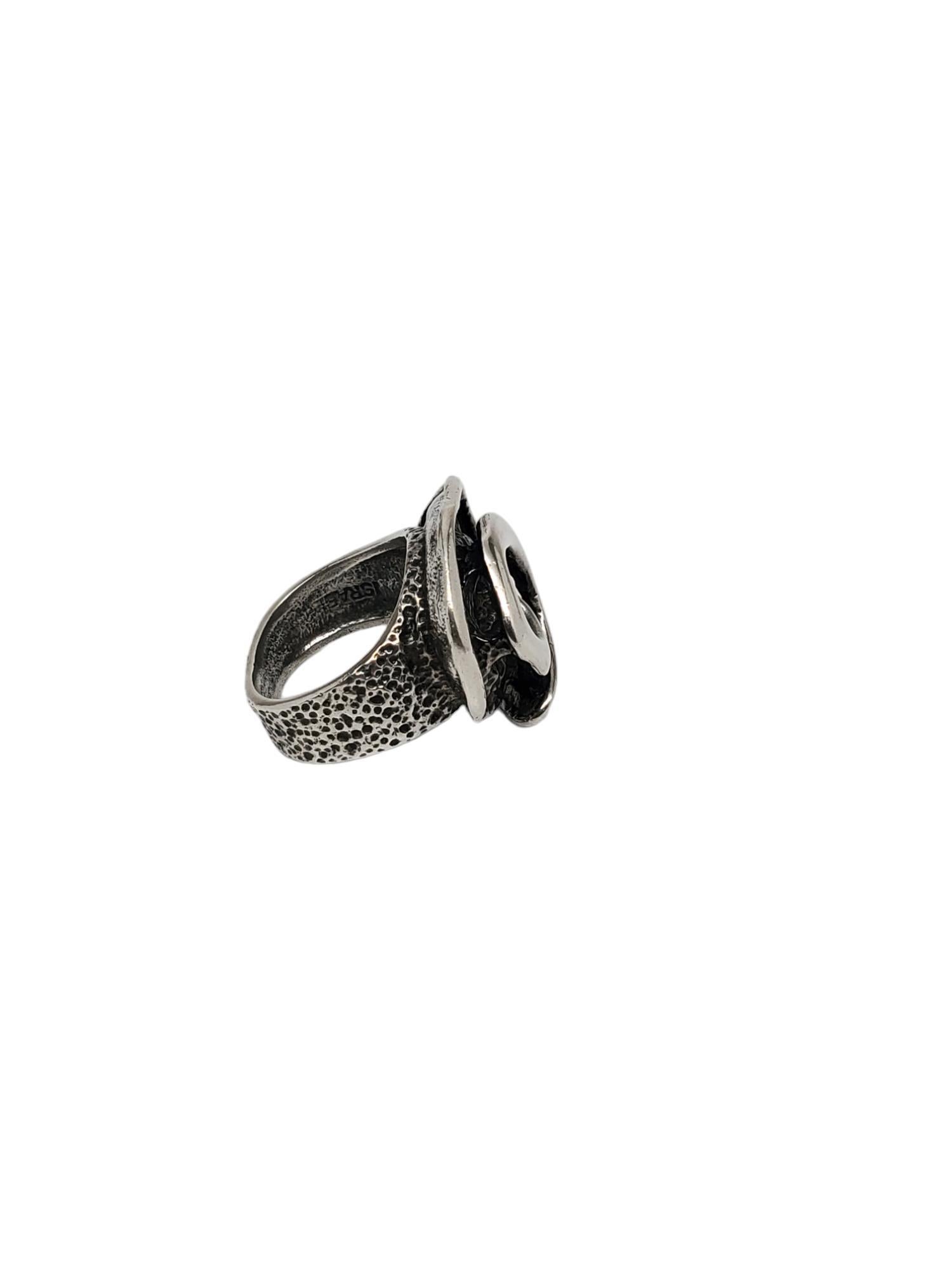 Silpada Sterling Silver Swirl Ring Size 8

This unique swirl ring by Silpada features sterling silver textured band.

Width: 0.9 in.

Shank: 0.2 in.

Size: 8

Stamped: SILPADA 925

Weight: 9.2 dwt / 14.4 gr.

Very good condition, professionally