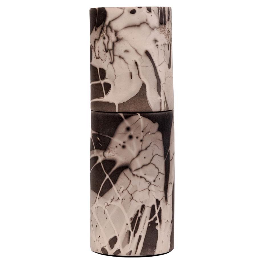 Grand vase en faïence texturée à la soie, Gilles Caffier en vente