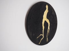 Raíz - Dibujo Botánico Contemporáneo sobre Madera Negra con Pan de Oro Tondo