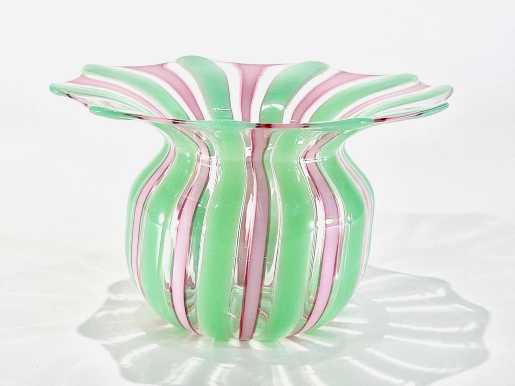Silvanni to Fratelli Toso bicolor Murano glass vase circa 1990 In Good Condition In Rio De Janeiro, RJ