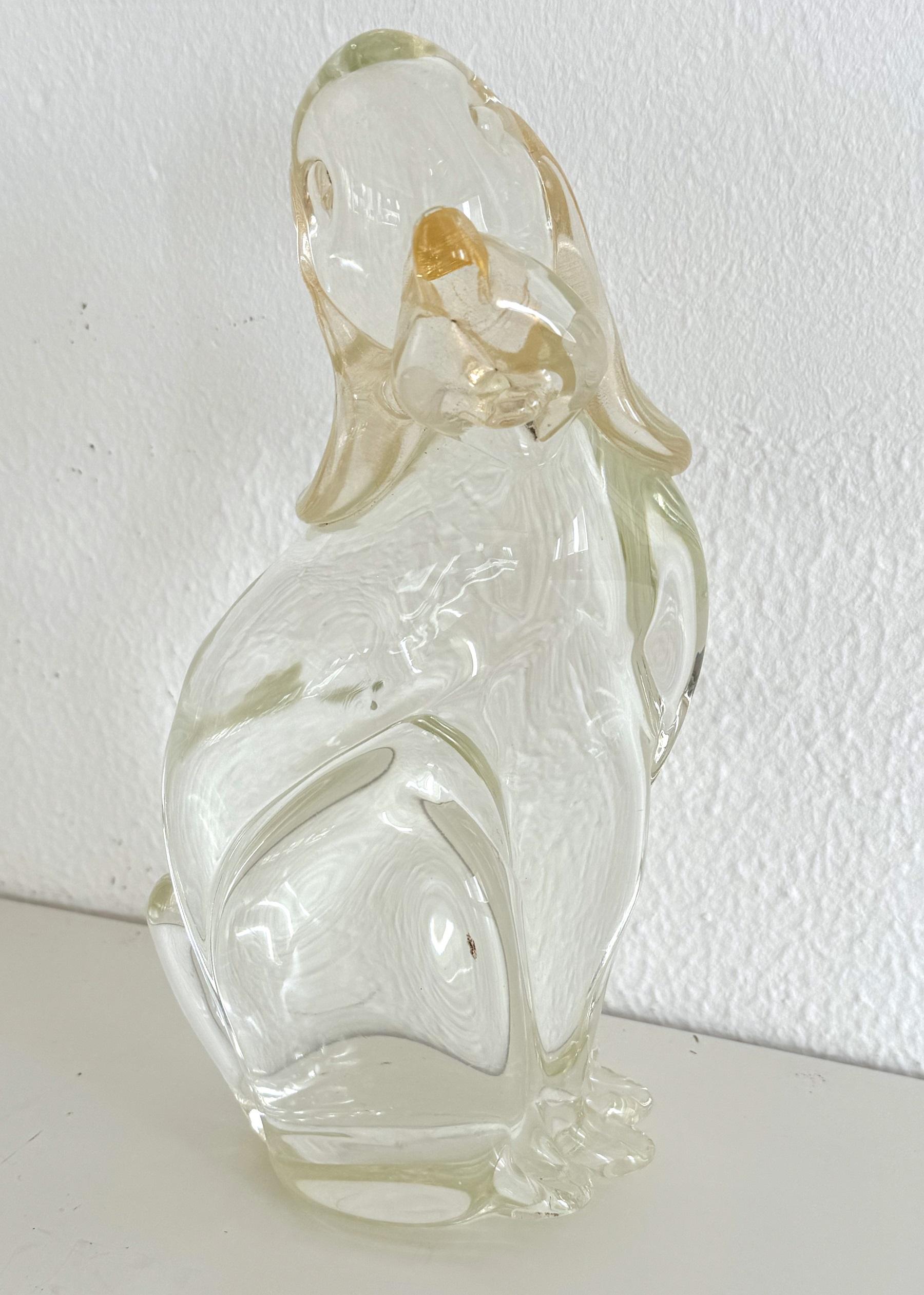 Preciosa escultura de cristal realizada por el maestro italiano del cristal de Murano Silvano Signoretto (nacido en 1948)  durante la década de 1990.
La escultura muestra un perro sentado, hecho a mano con cristal de Murano transparente. El interior
