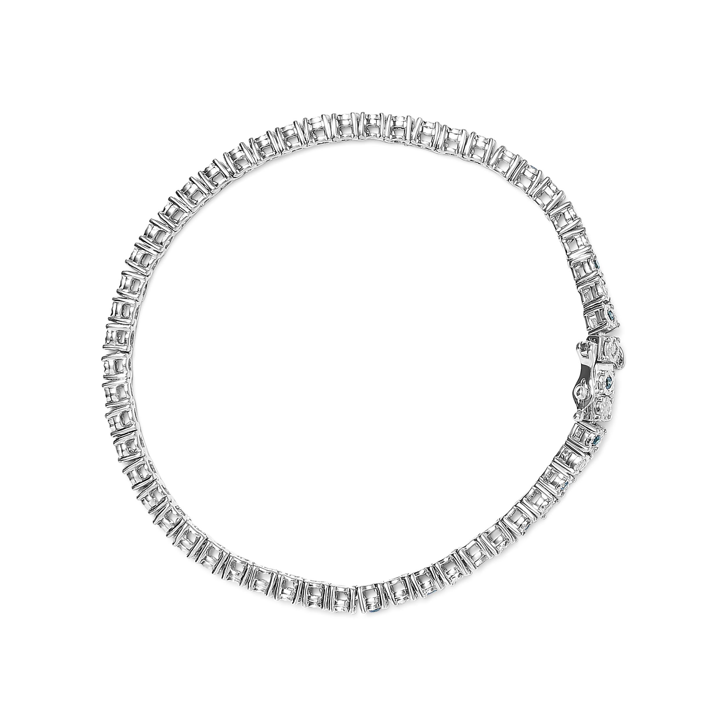 Modern Silver 1.0 Ct Round White Diamonds & Treated Green Diamond Tennis Bracelet For Sale