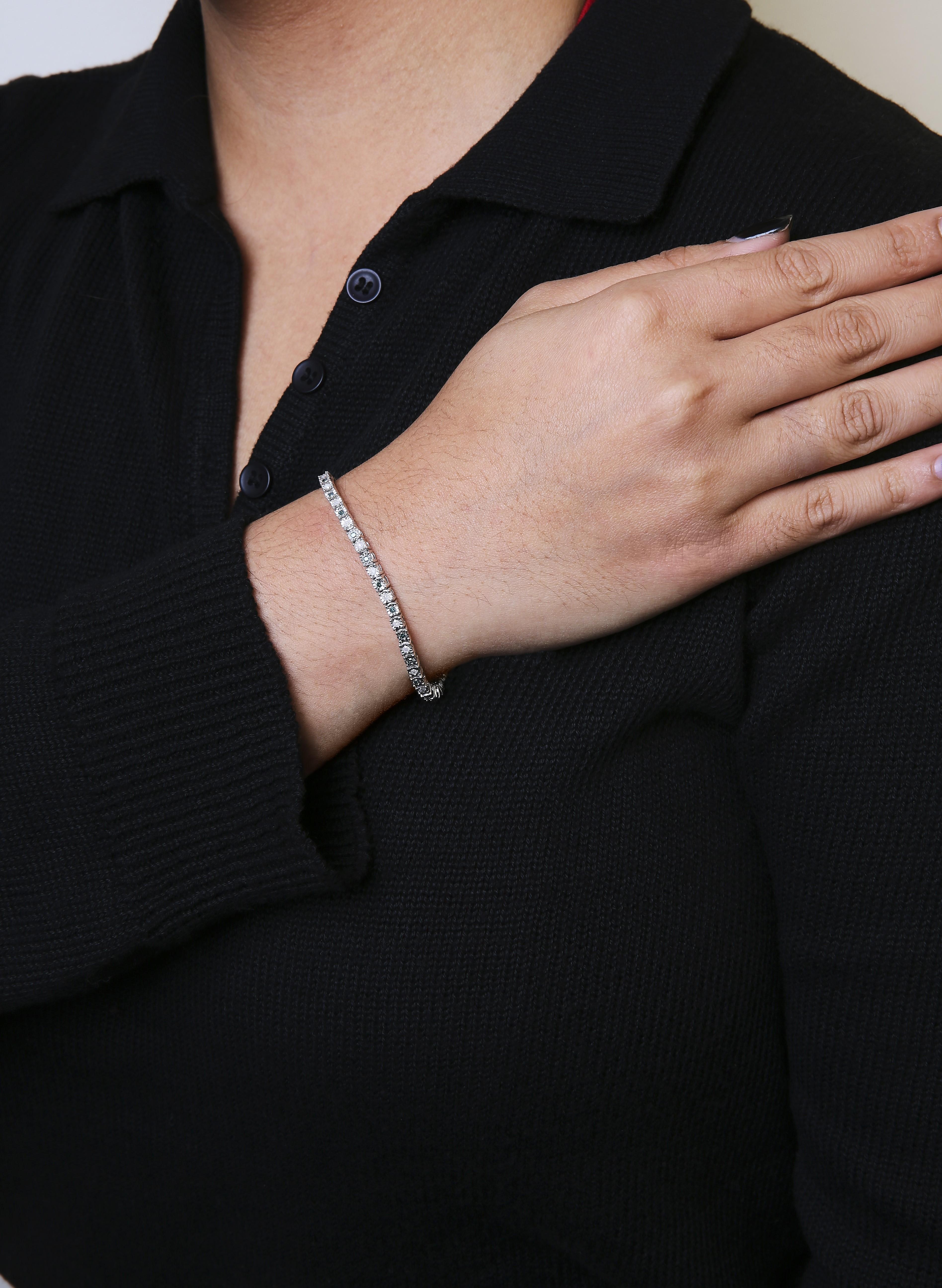 Bracelet tennis en argent avec diamants blancs ronds de 1,0 carat et diamants verts traités Neuf - En vente à New York, NY