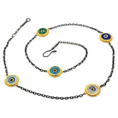 Halskette aus Silber & 14k Gold mit runden farbigen Steinen, Wendbarem Evil Eye Station