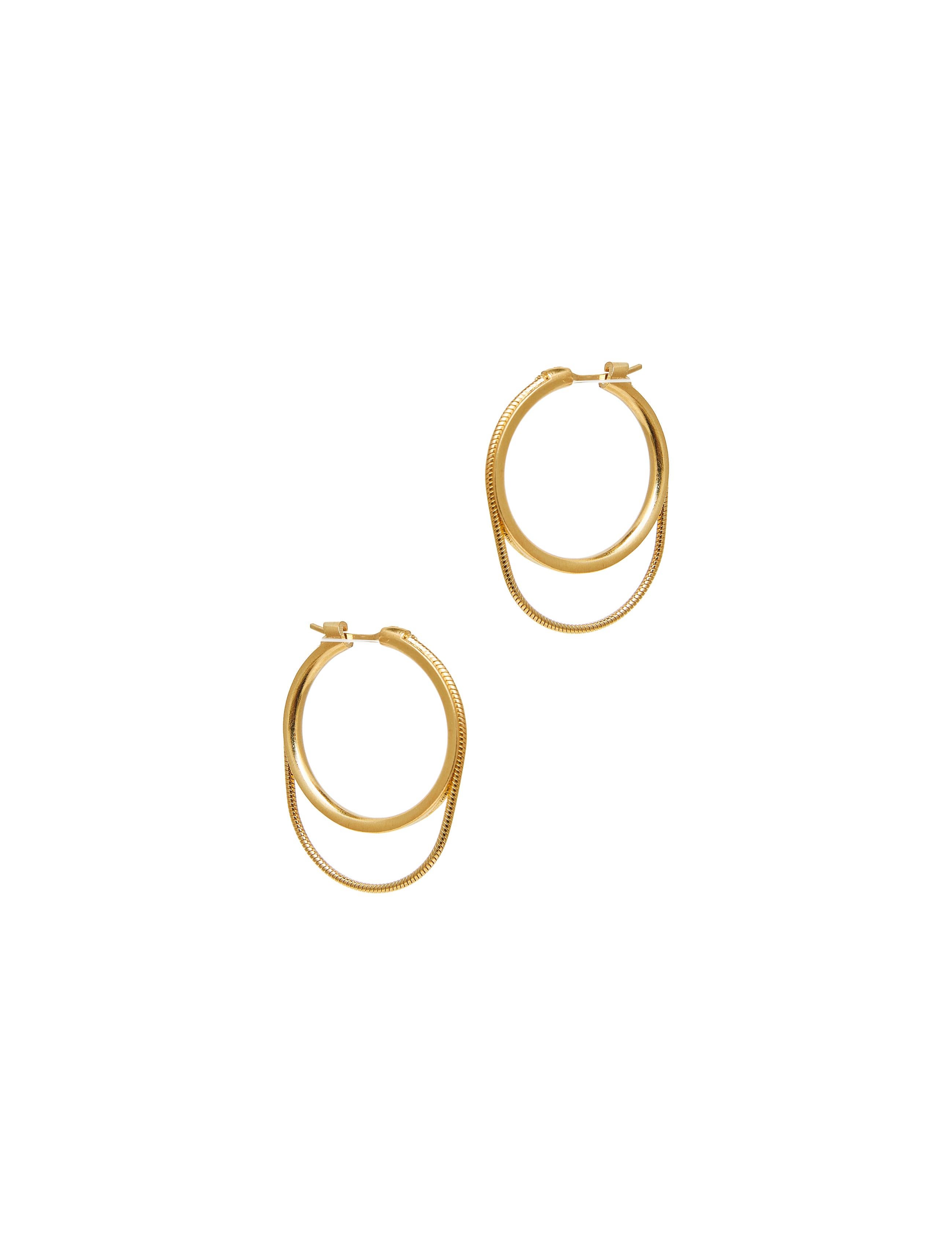 Twinkler Looped  Hoops

The twinkler looped  hoops are a combination of a classic and a touch of snake chain that adds movement to your look. 

This design is part of the Glow collection which is inspired by the Earth and it's Elements -water, air