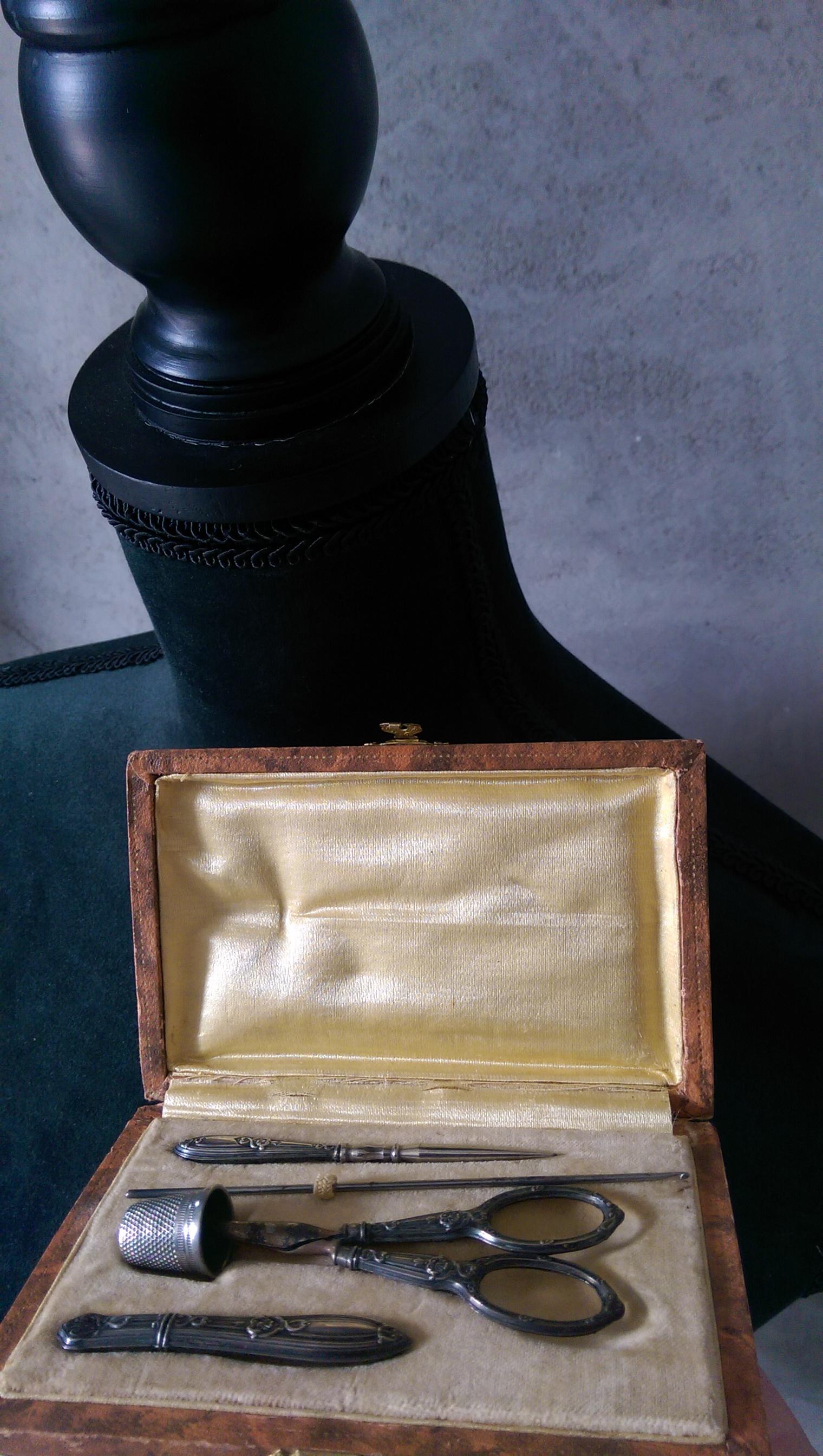 Silver 1914 Sewing Kit For Sale 5