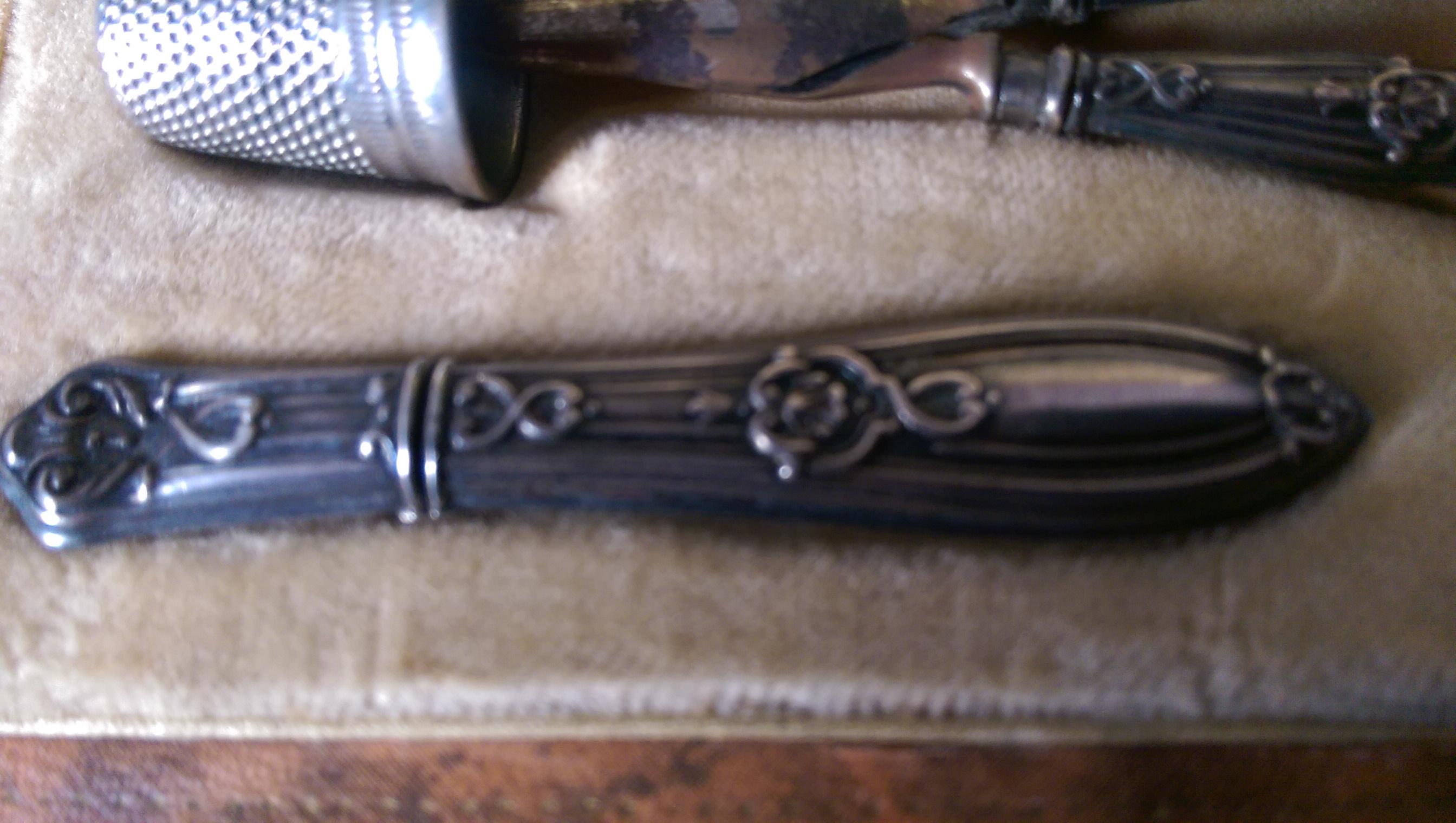 Silver 1914 Sewing Kit For Sale 8