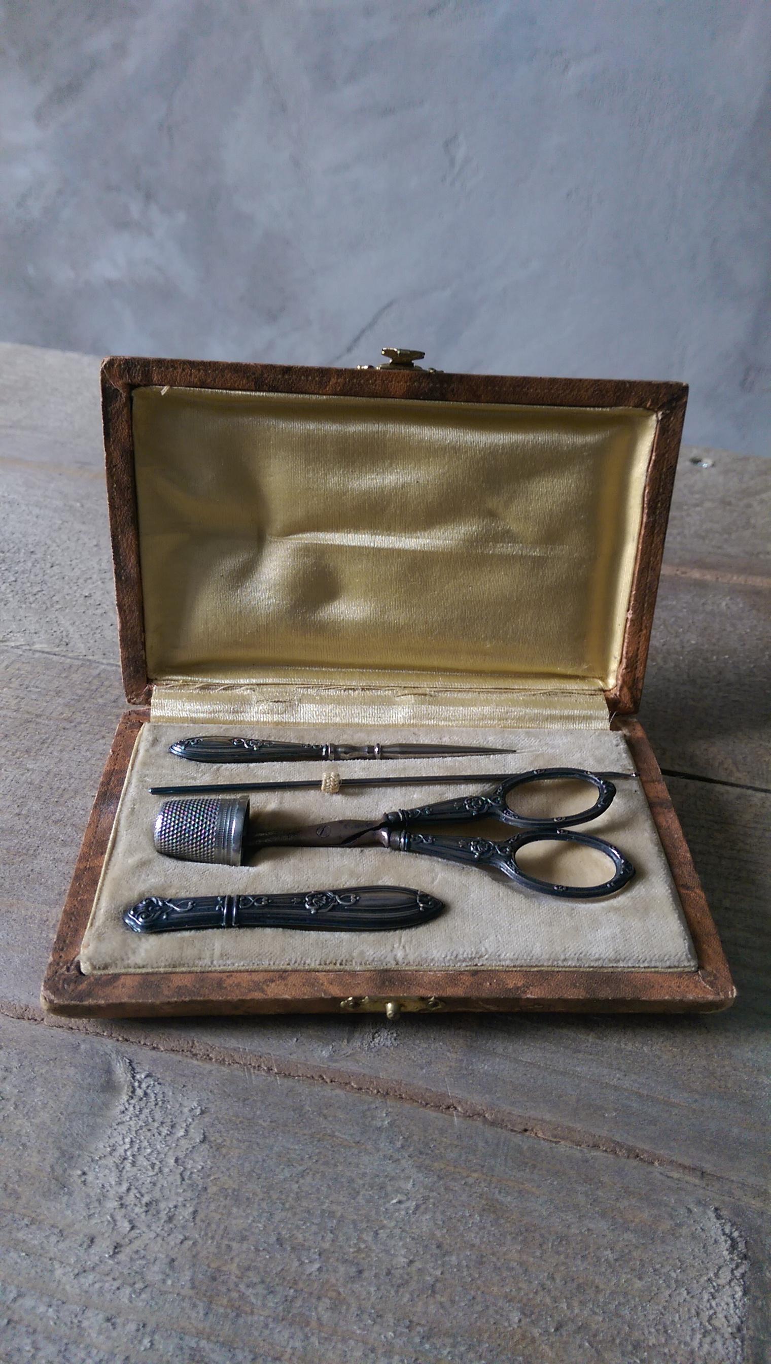 British Silver 1914 Sewing Kit For Sale
