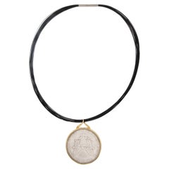 A Silver 2001 Walking Liberty Dollar Coin Collier en or 18K par Michael Bondanza