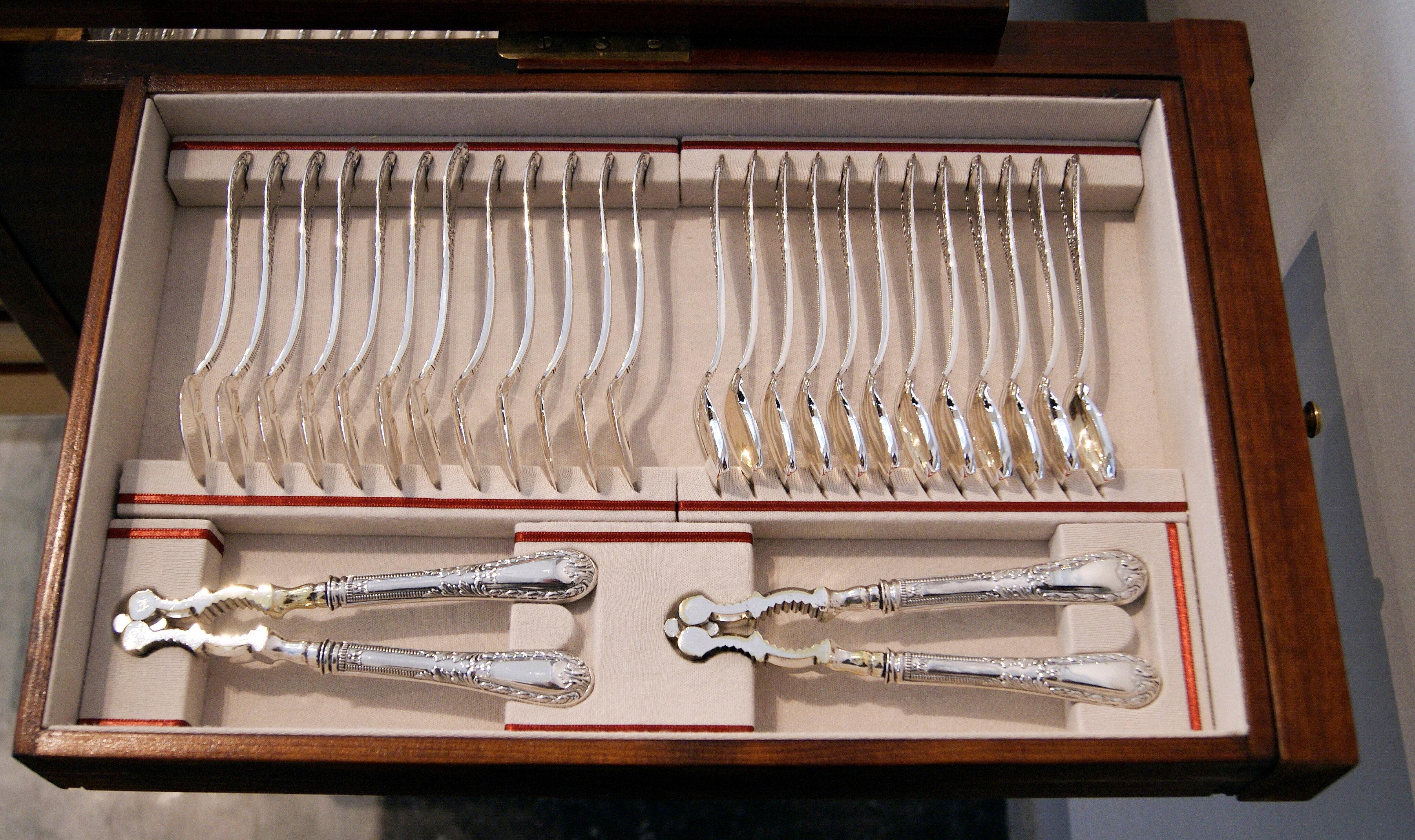Spanish Art Nouveau Silver 234-Pieces Cutlery Set 12 Persons Oriol Barcelona In Showcase