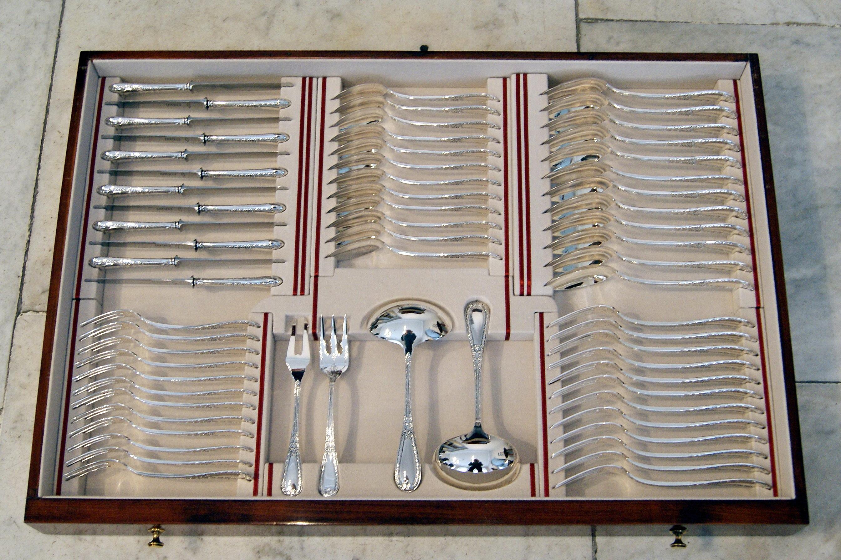 Art Nouveau Silver 234-Pieces Cutlery Set 12 Persons Oriol Barcelona In Showcase In Excellent Condition In Vienna, AT