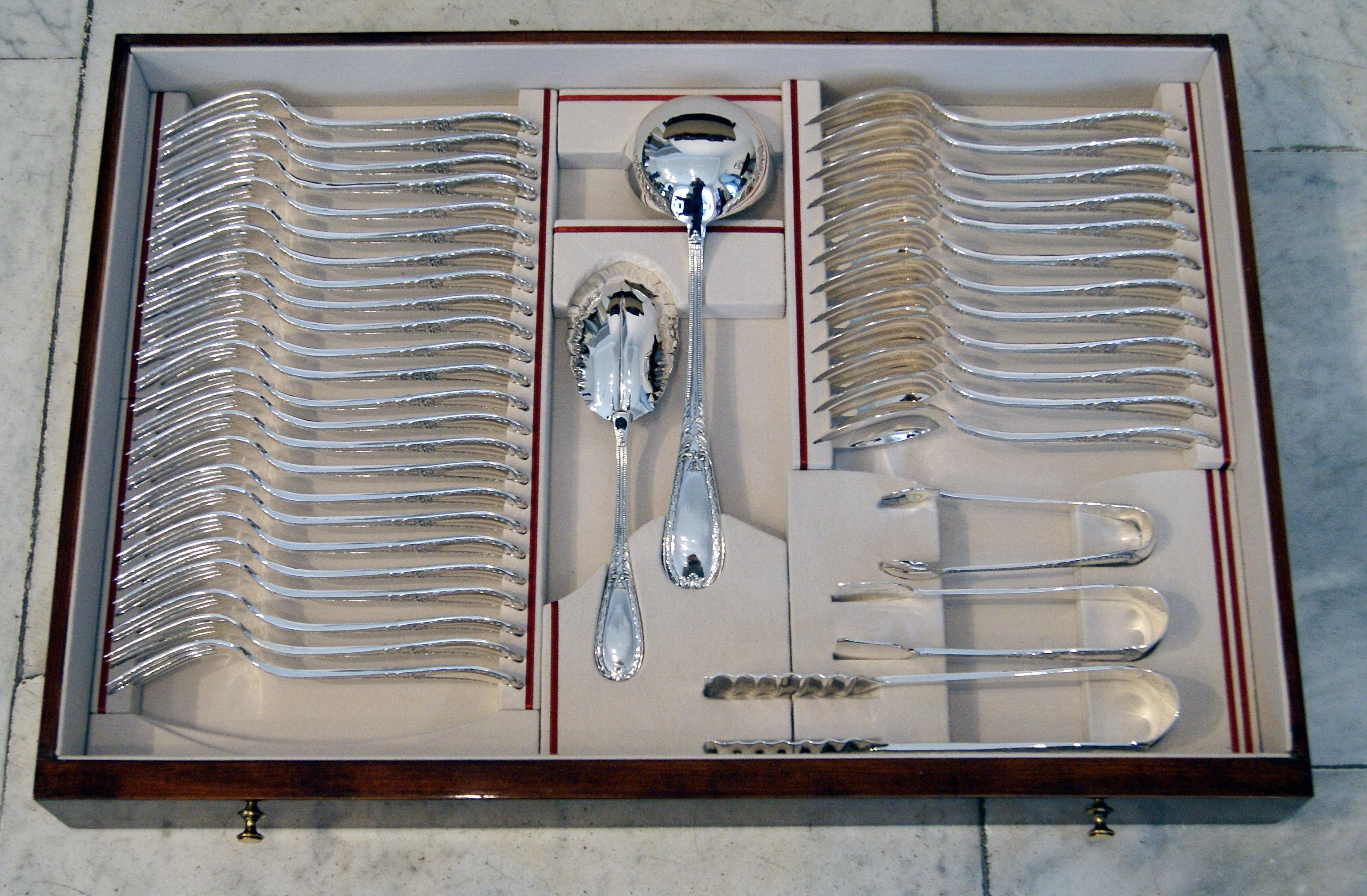 Early 20th Century Art Nouveau Silver 234-Pieces Cutlery Set 12 Persons Oriol Barcelona In Showcase