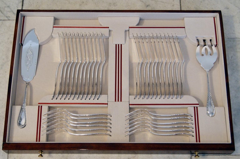 Art Nouveau Silver 234-Pieces Cutlery Set 12 Persons Oriol Barcelona In Showcase For Sale 4