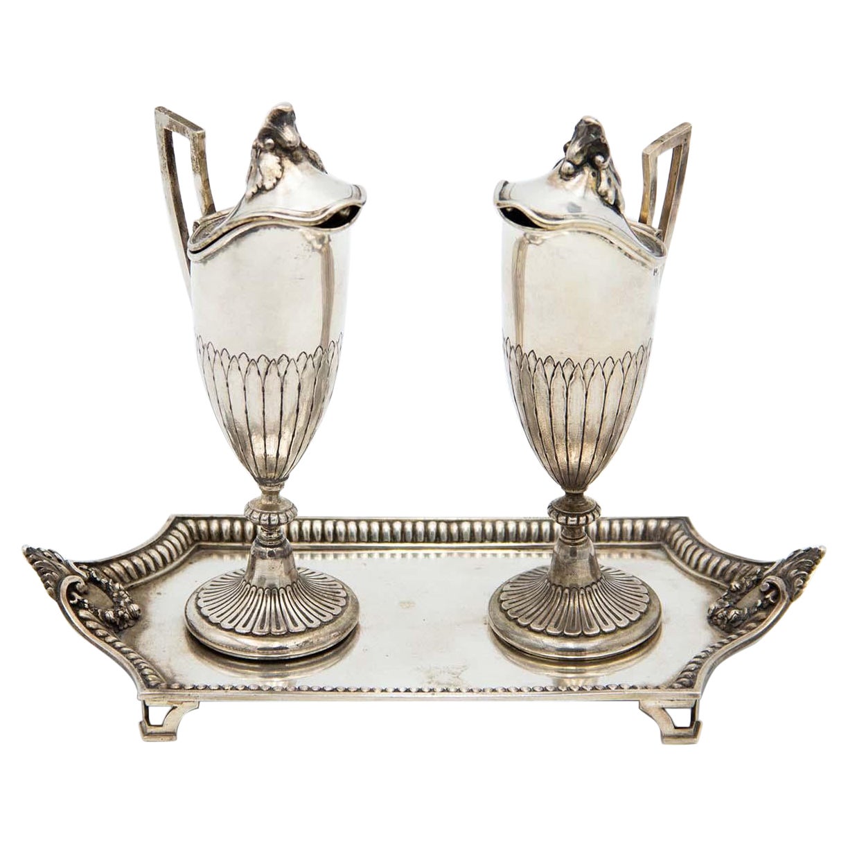 Silver altar cruets set on a base with reliefs in vendita