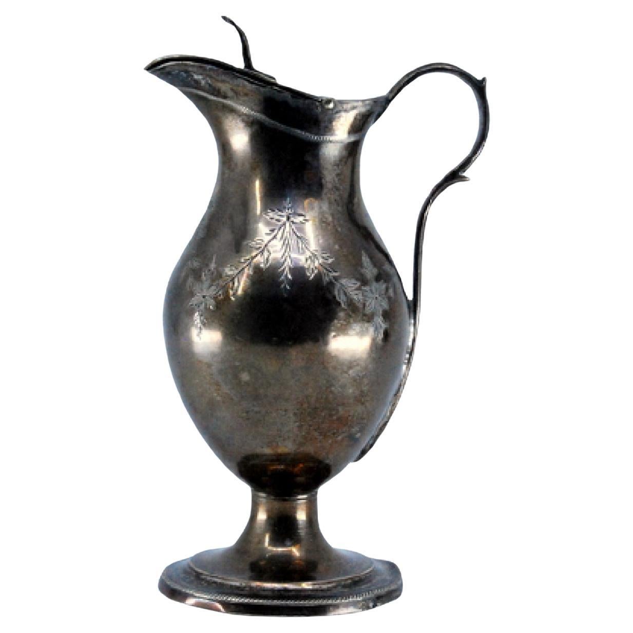 Silver altar wine cruet with floral engraving and beaded base in vendita