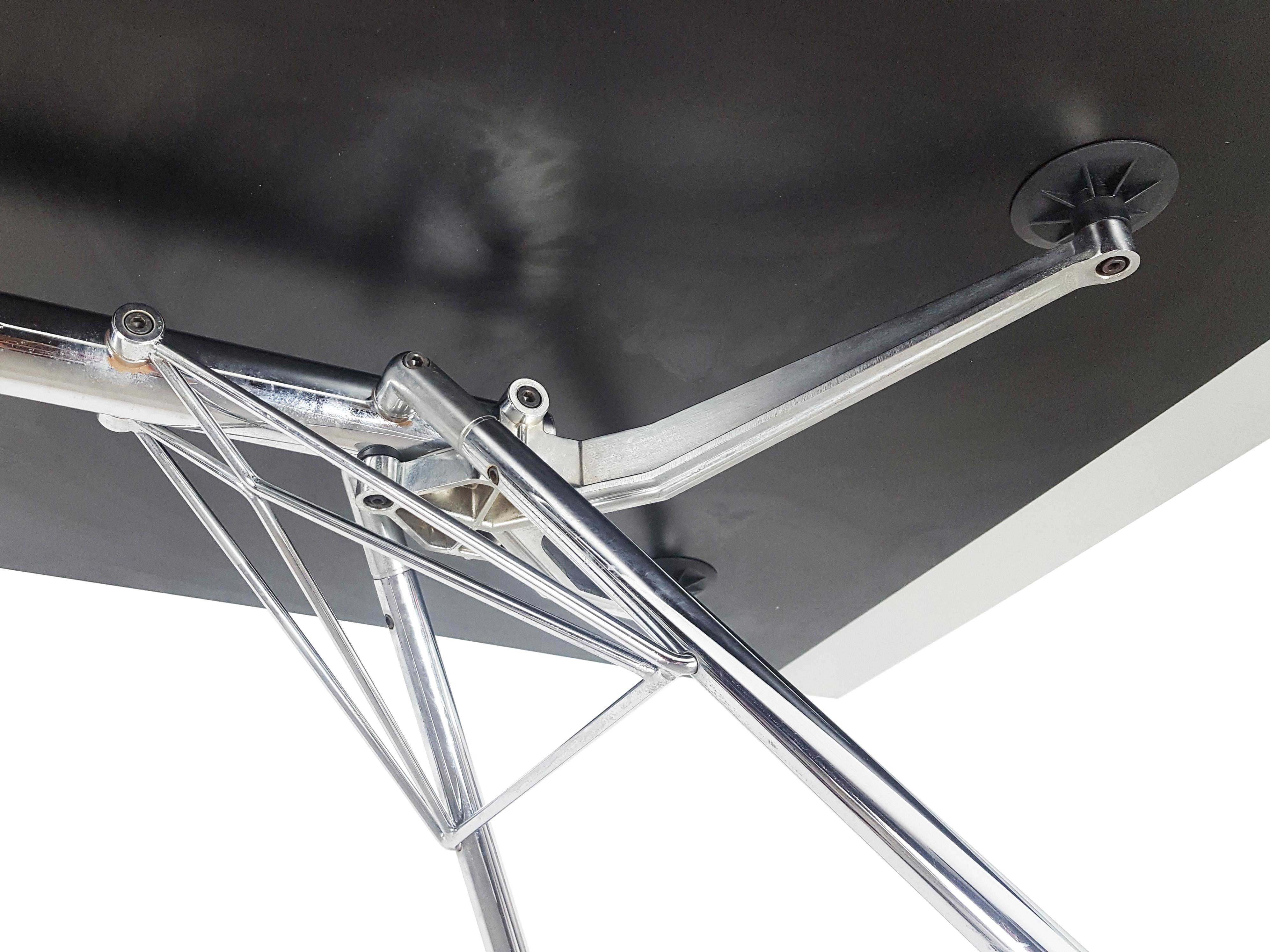 Silver Aluminum and Chromed Metal 1990s Nomos Table by Norman Foster for Tecno 5