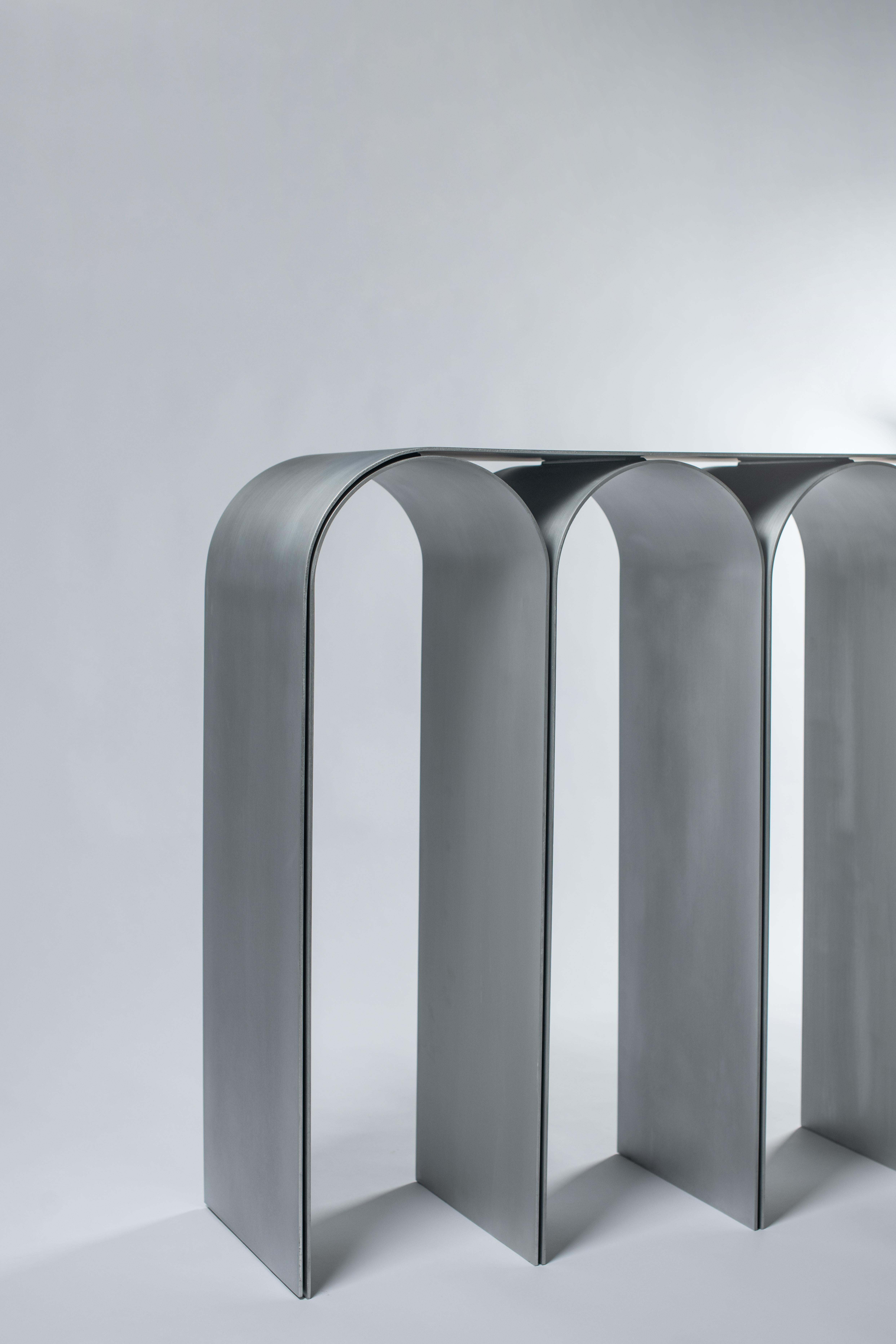 Moderne Console en aluminium argenté de Pietro Franceschini en vente