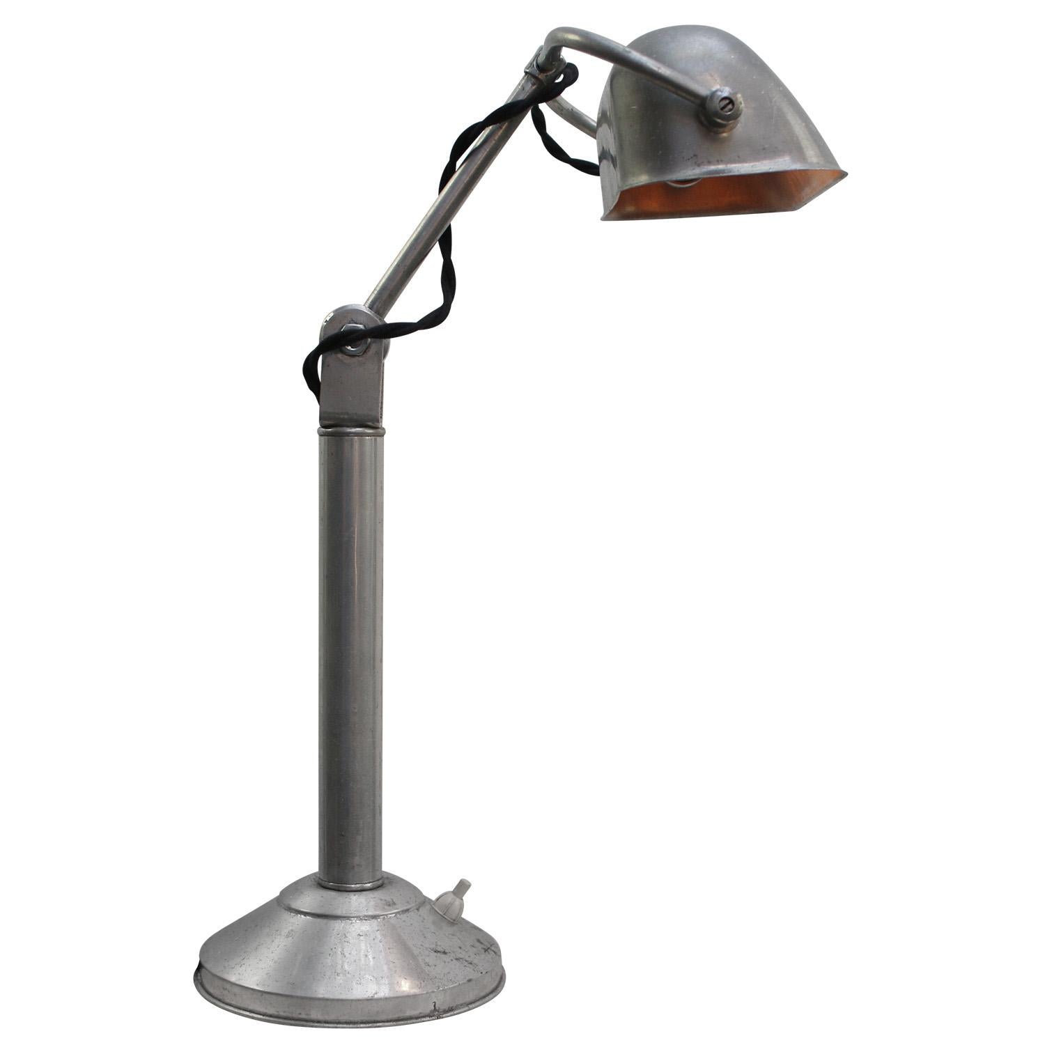 Silver aluminium desk light / banker’s lamp
2,5 meter black cotton flex, plug and switch in base

B15 bulb holder

Also available with US/UK plug

Weight: 2.10 kg / 4.6 lb

B15 bulb holder. Priced per individual item. All lamps have been made