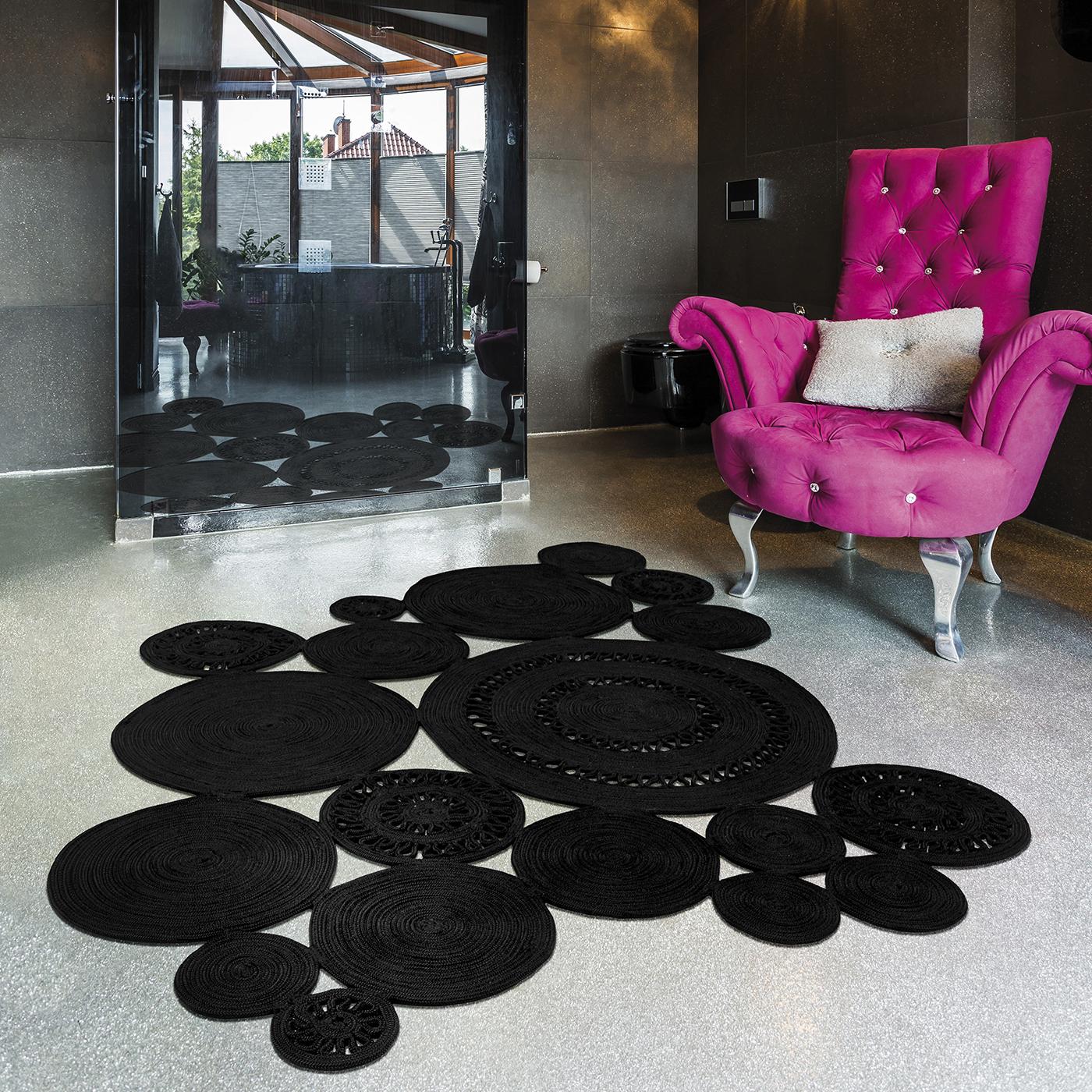 Knotted by hand in polypropylene, the Alyssa patchwork rug can be used both indoors and outside. In a funky patchwork style, the rug is based on a spiral pattern with solid and perforated wheels. Fresh and unconventional, the rug is perfect for use