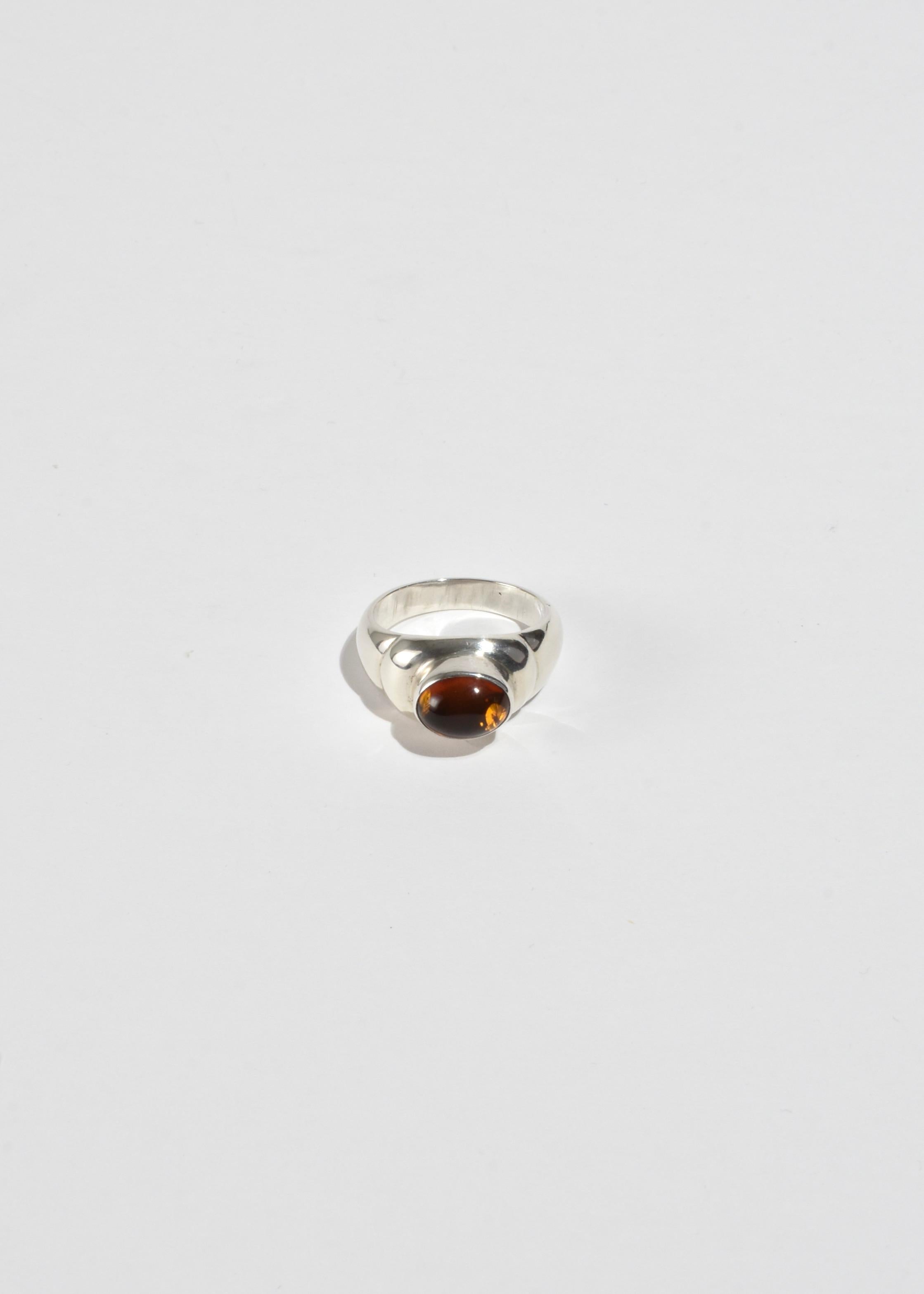 Vintage sterling ring with oval amber cabochon. Stamped 925.

Material: Sterling silver, amber.

We recommend storing in a dry place and periodic polishing with a cloth.