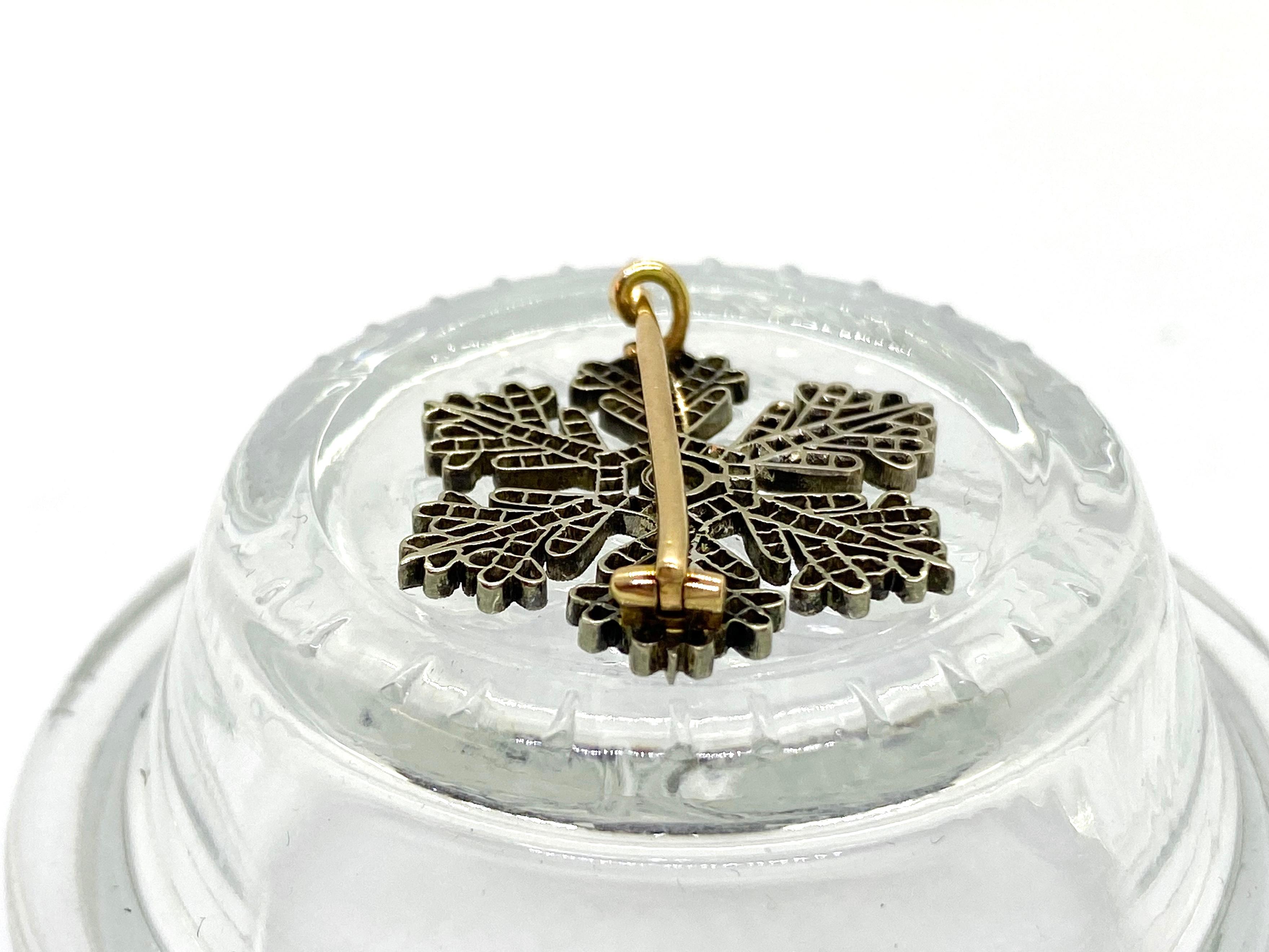 Silver and 14 Karat Yellow Gold Fabergé Diamond Snowflake Brooch In Good Condition In Orimattila, FI