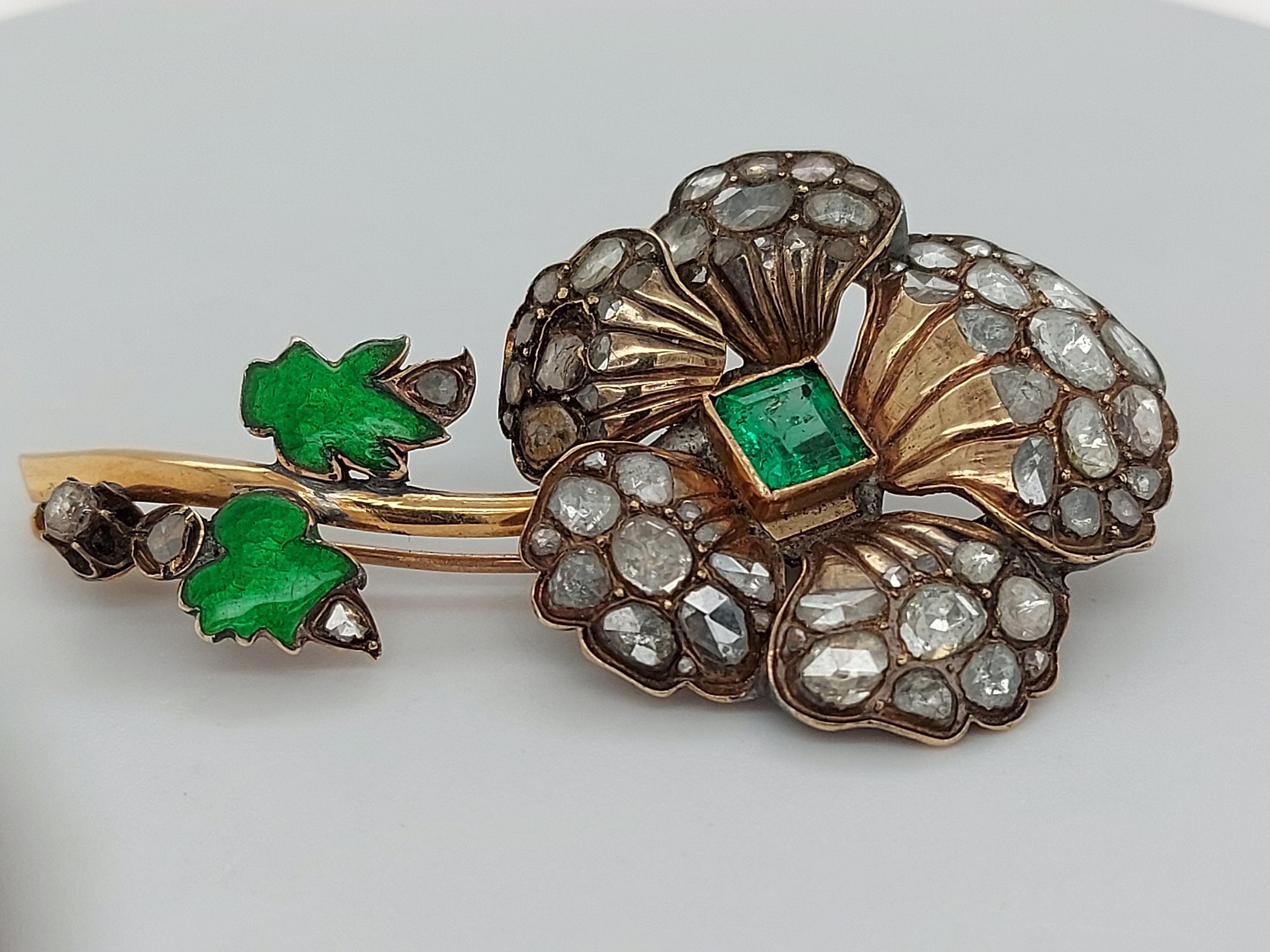 Silver and 14kt Gold Flower Brooch, Rose Cut Diamonds, Colombia Emerald, Enamel In Good Condition For Sale In Antwerp, BE