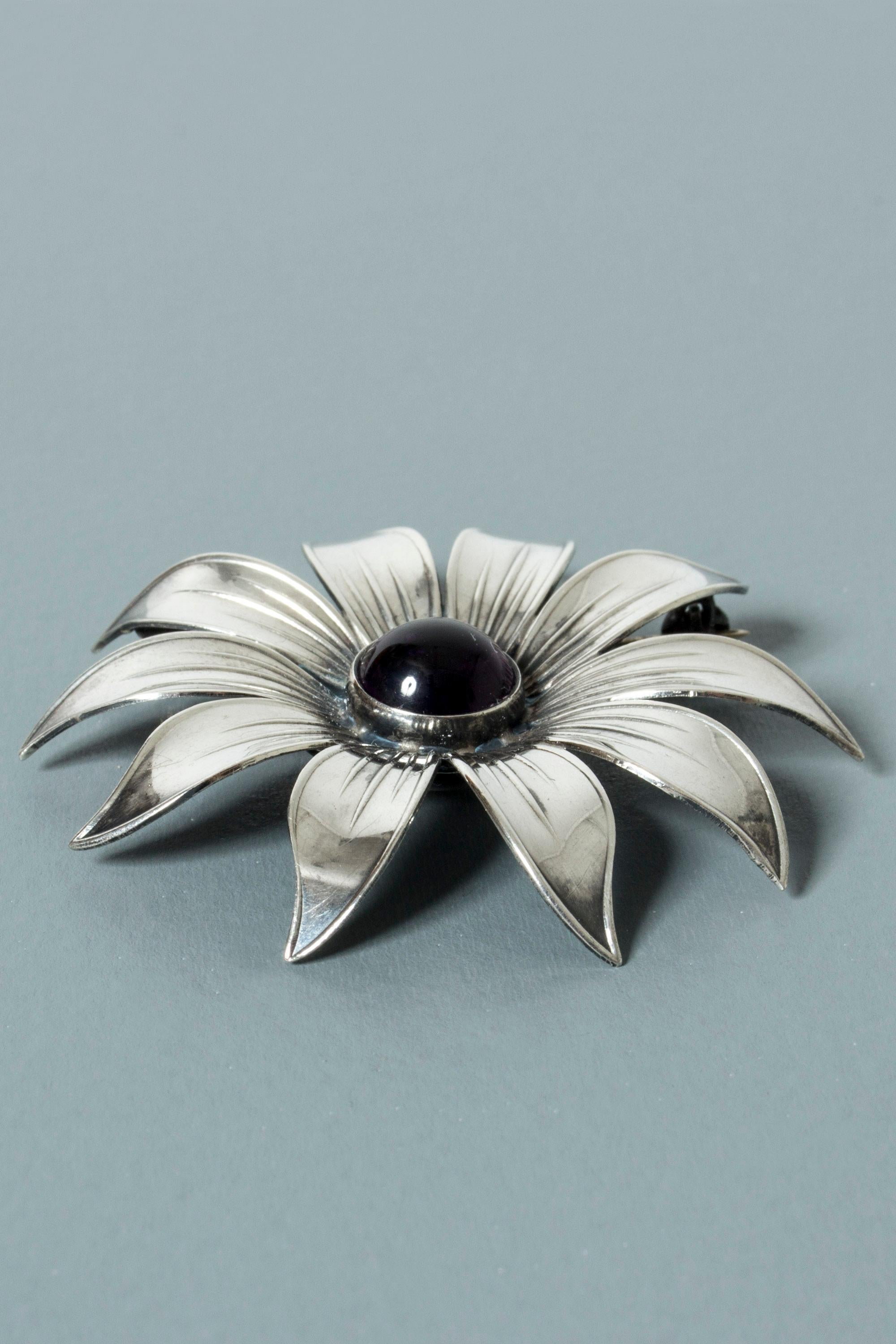 Silver and Amethyst Brooch by Arvo Saarela, Sweden, 1961 In Good Condition For Sale In Stockholm, SE