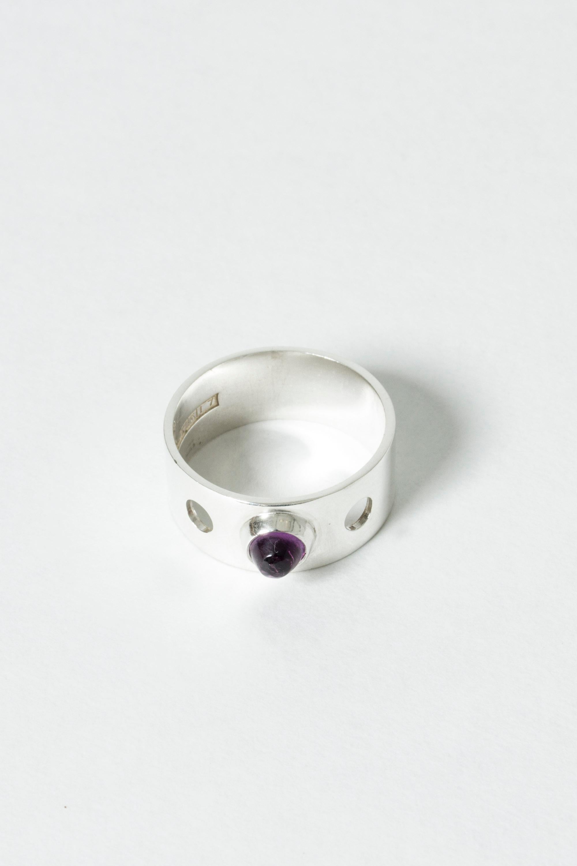 Cool silver ring by Elis Kauppi, with a pointy amethyst stone in the middle, two perforated holes on each side of it. Edgy in a subtle way, a perfect minimalist ring that doesn’t go unnoticed.