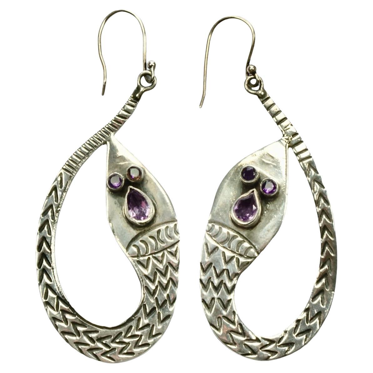 What is a statement earring?