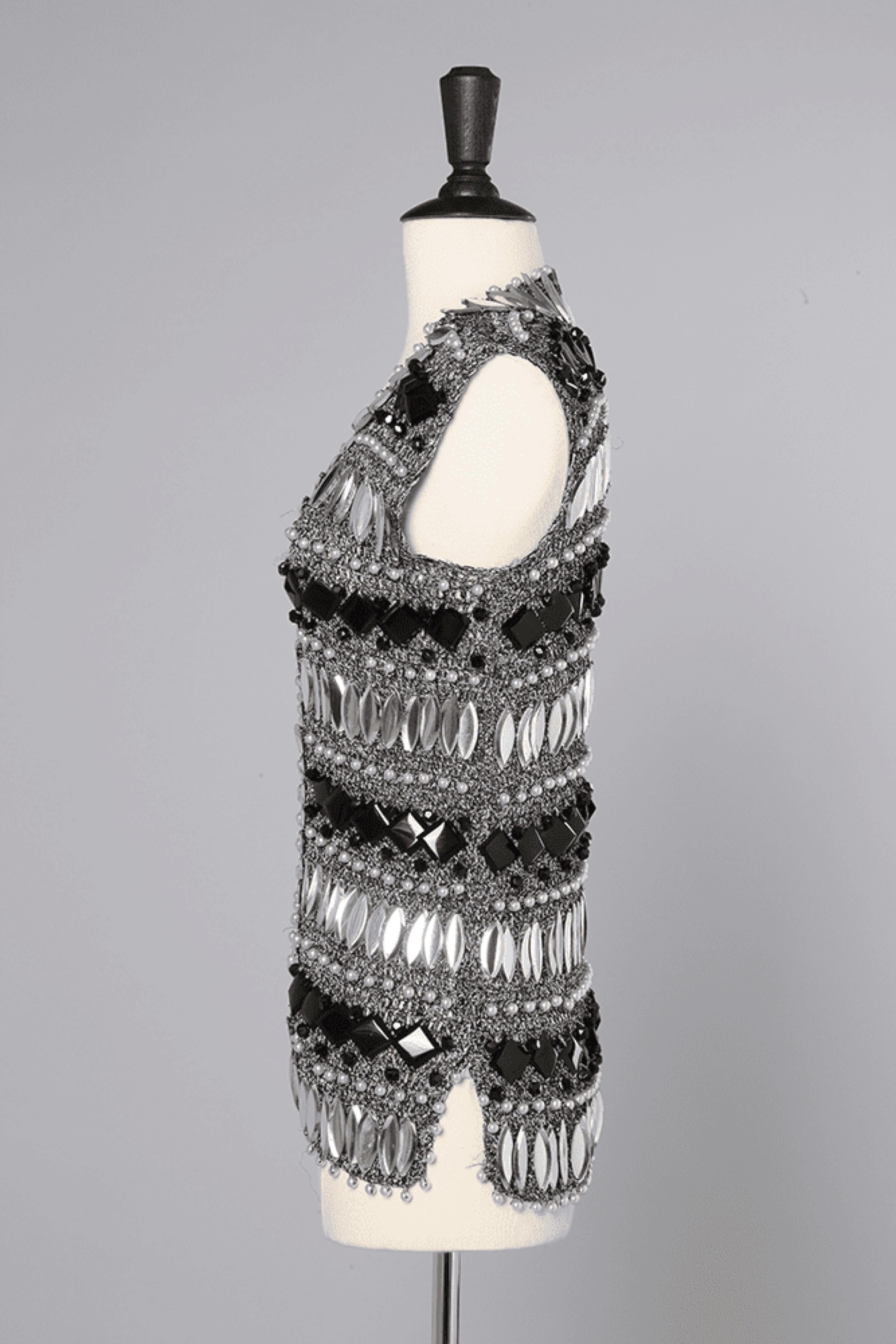 Silver and black lurex knit vest with rhinestone and pearls Loris Azzaro For Sale 1